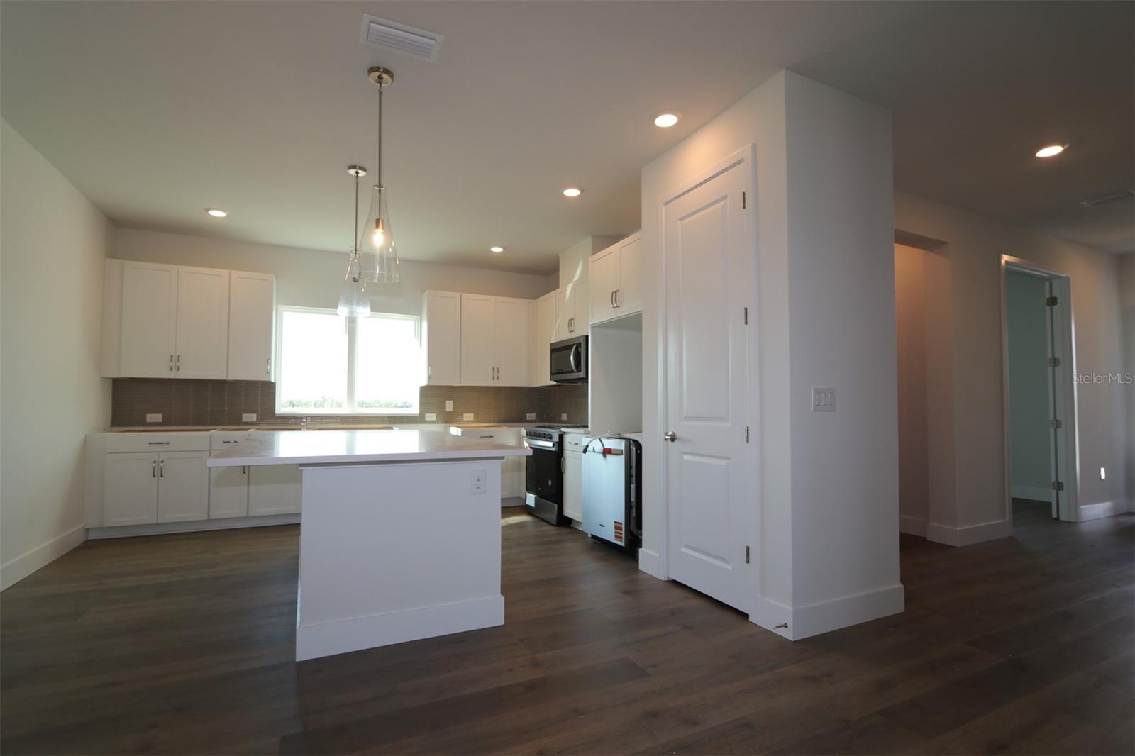 Image 4 of 50 For 719 Allora Avenue
