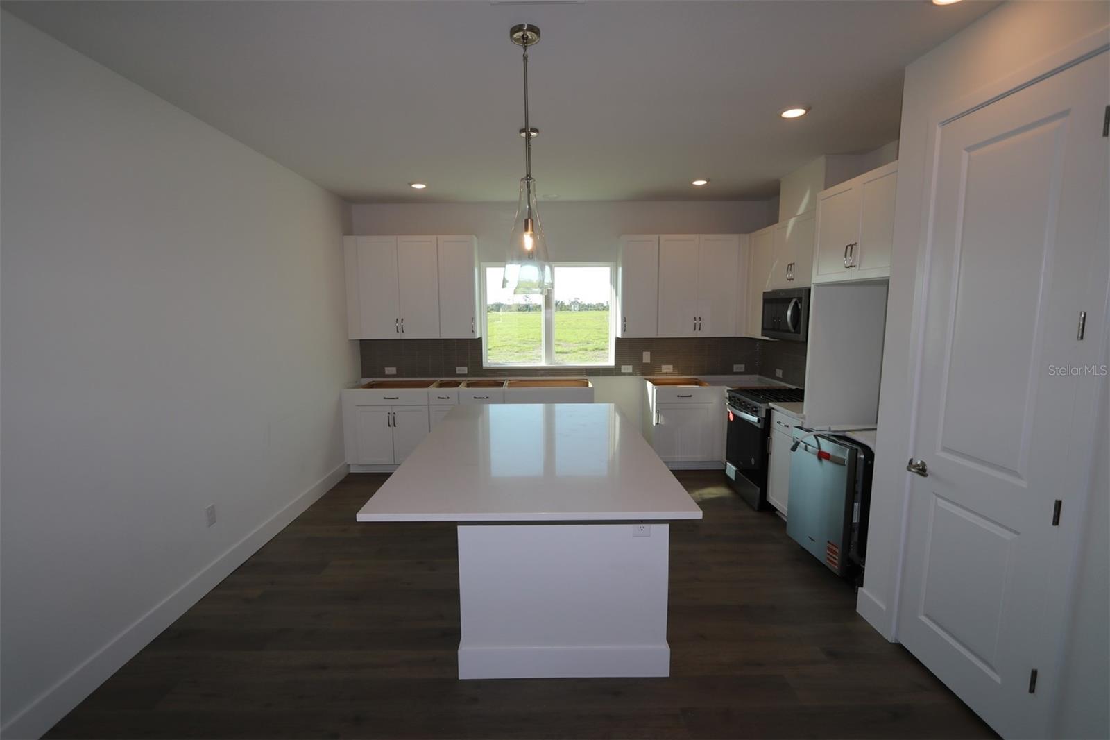 Image 5 of 50 For 719 Allora Avenue