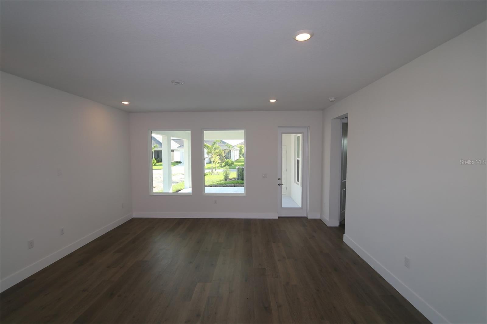 Image 6 of 50 For 719 Allora Avenue