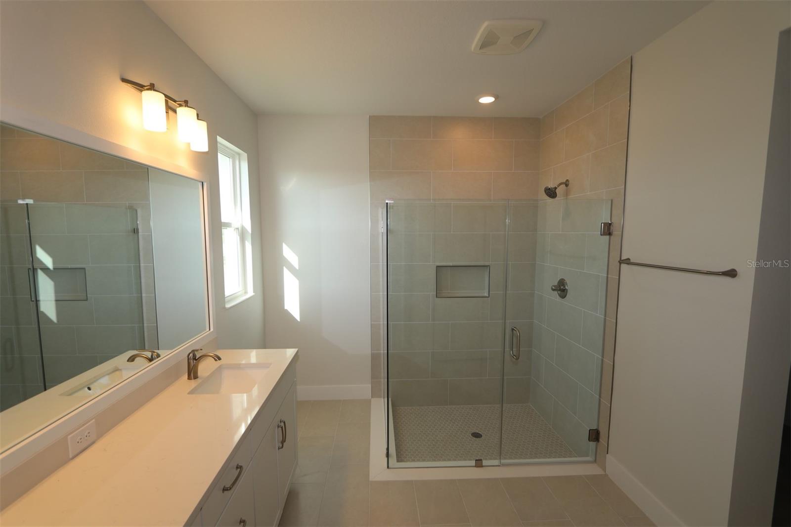Image 8 of 50 For 719 Allora Avenue