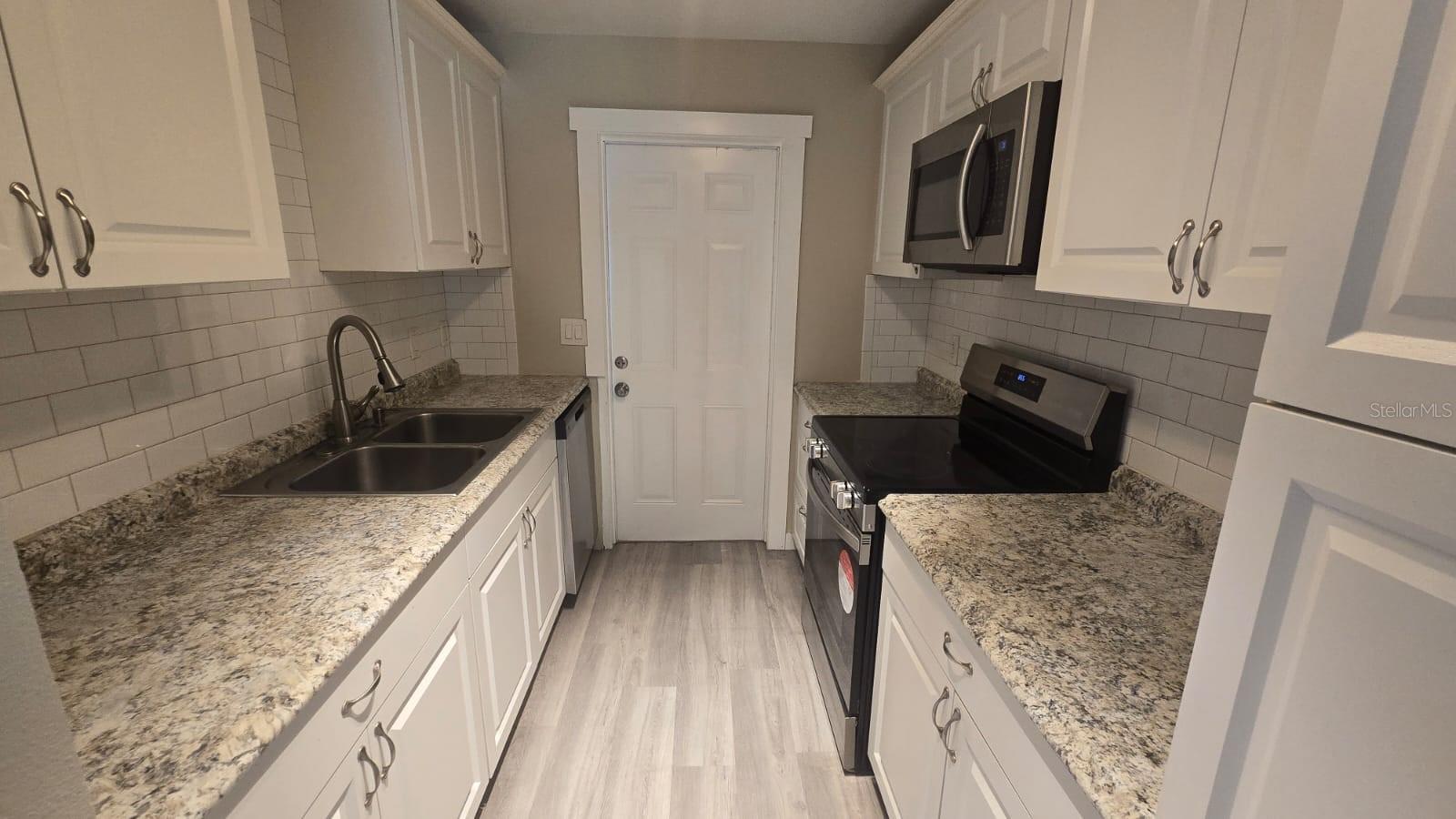 Image 2 of 12 For 1514 Crest Avenue