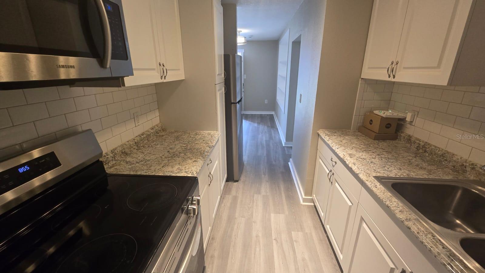 Image 3 of 12 For 1514 Crest Avenue