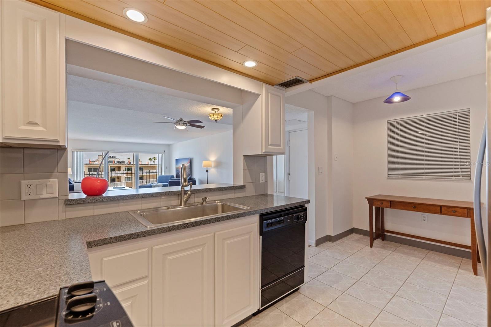 Image 30 of 57 For 1120 Shore Drive Ne 503
