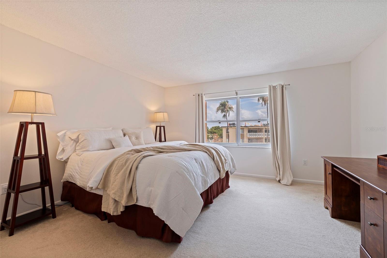 Image 31 of 57 For 1120 Shore Drive Ne 503