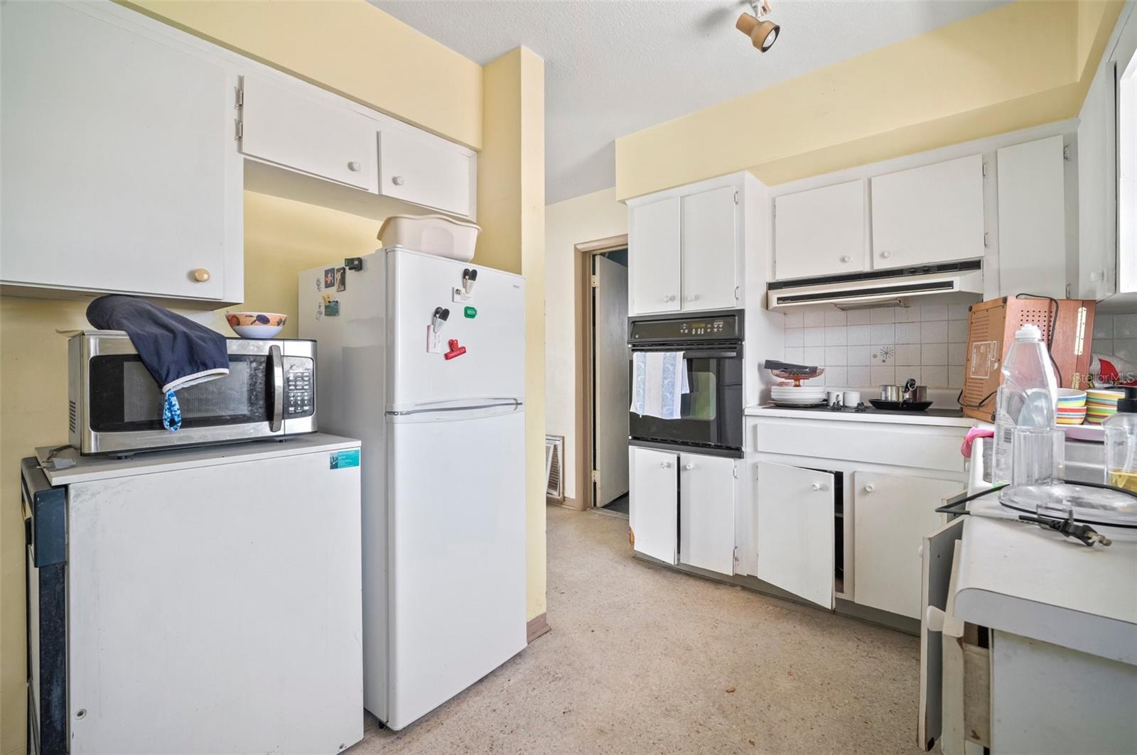 Image 17 of 51 For 2502 Tropical Shores Drive Se
