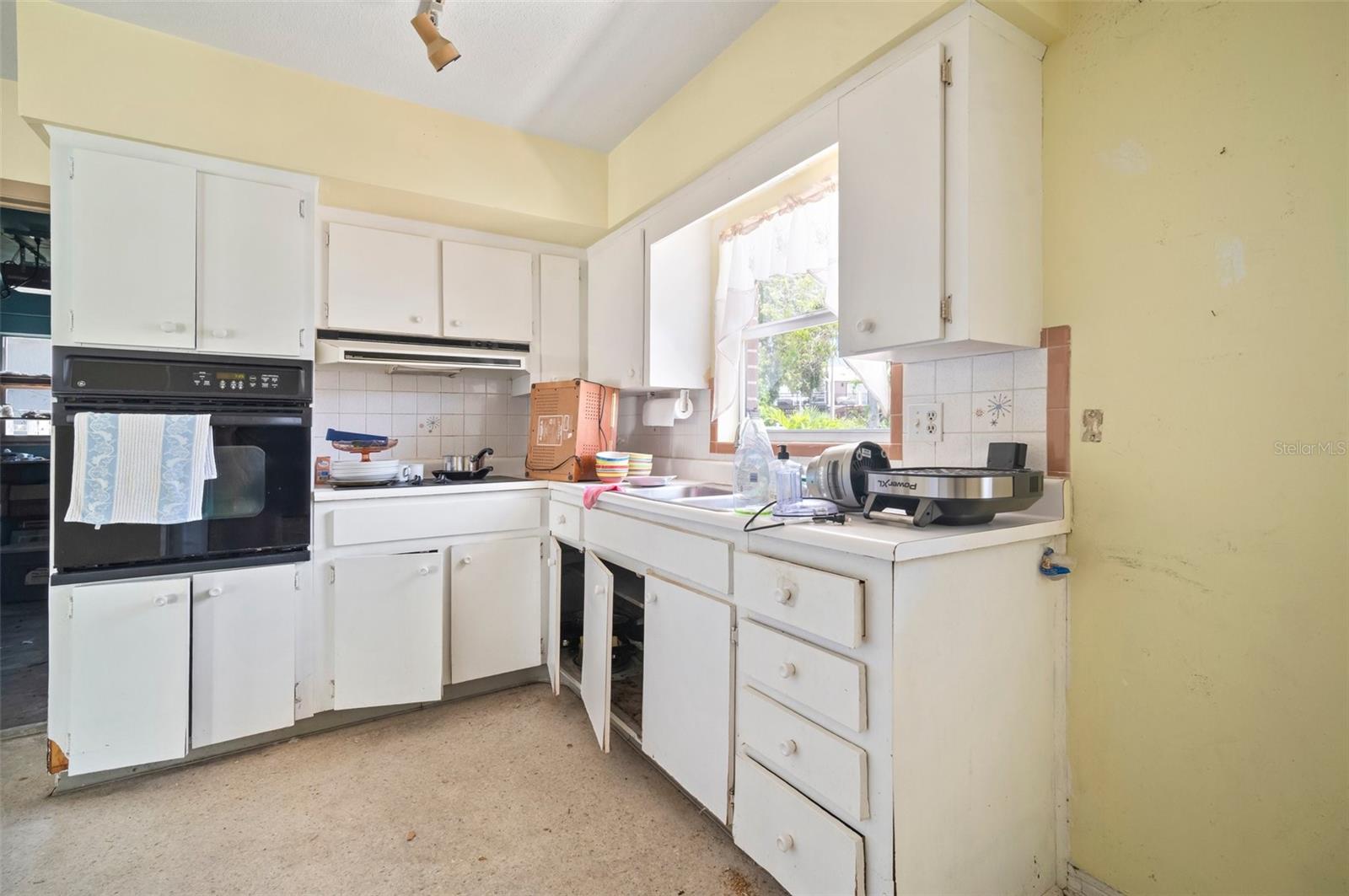 Image 18 of 51 For 2502 Tropical Shores Drive Se