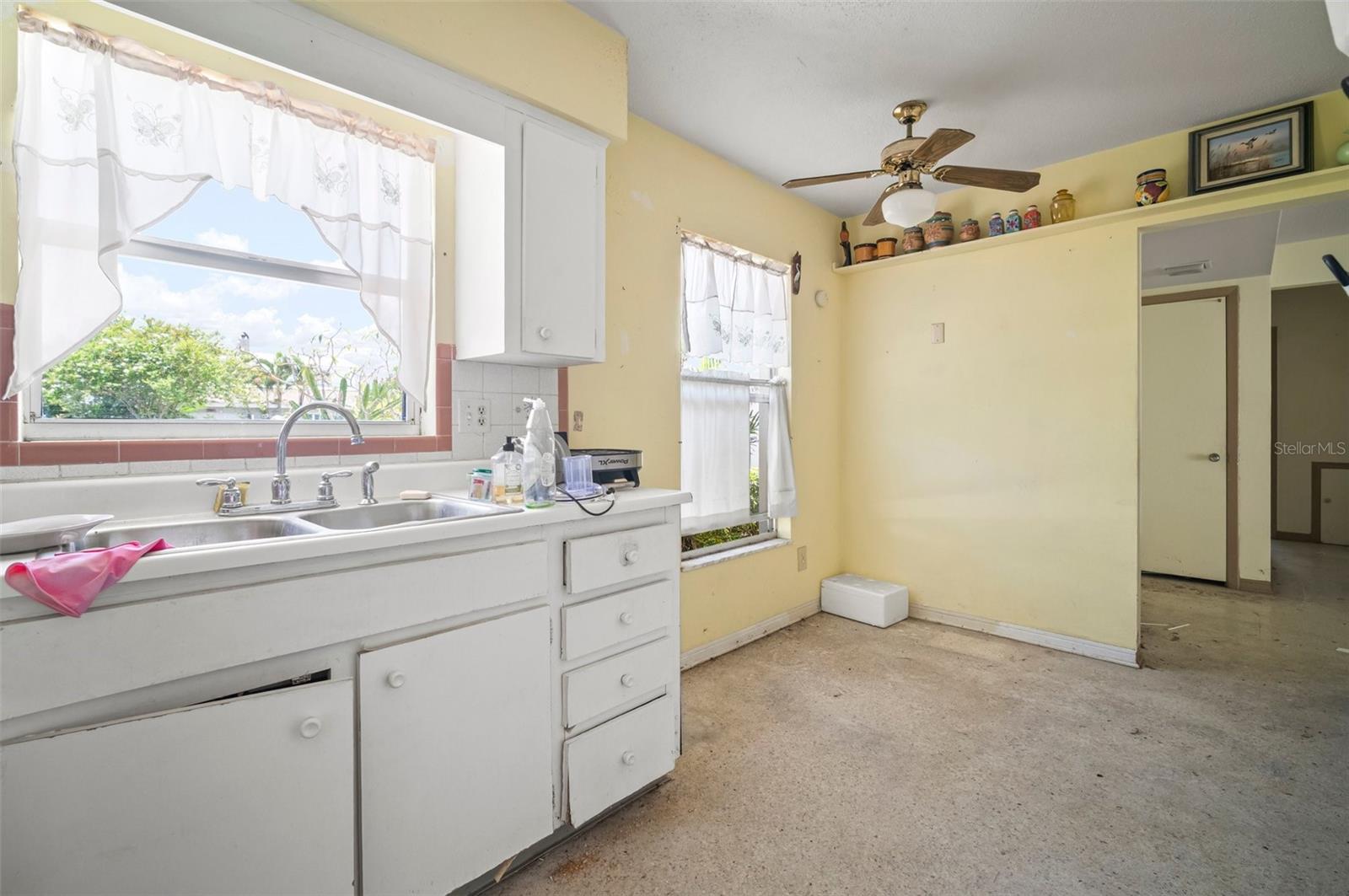 Image 19 of 51 For 2502 Tropical Shores Drive Se