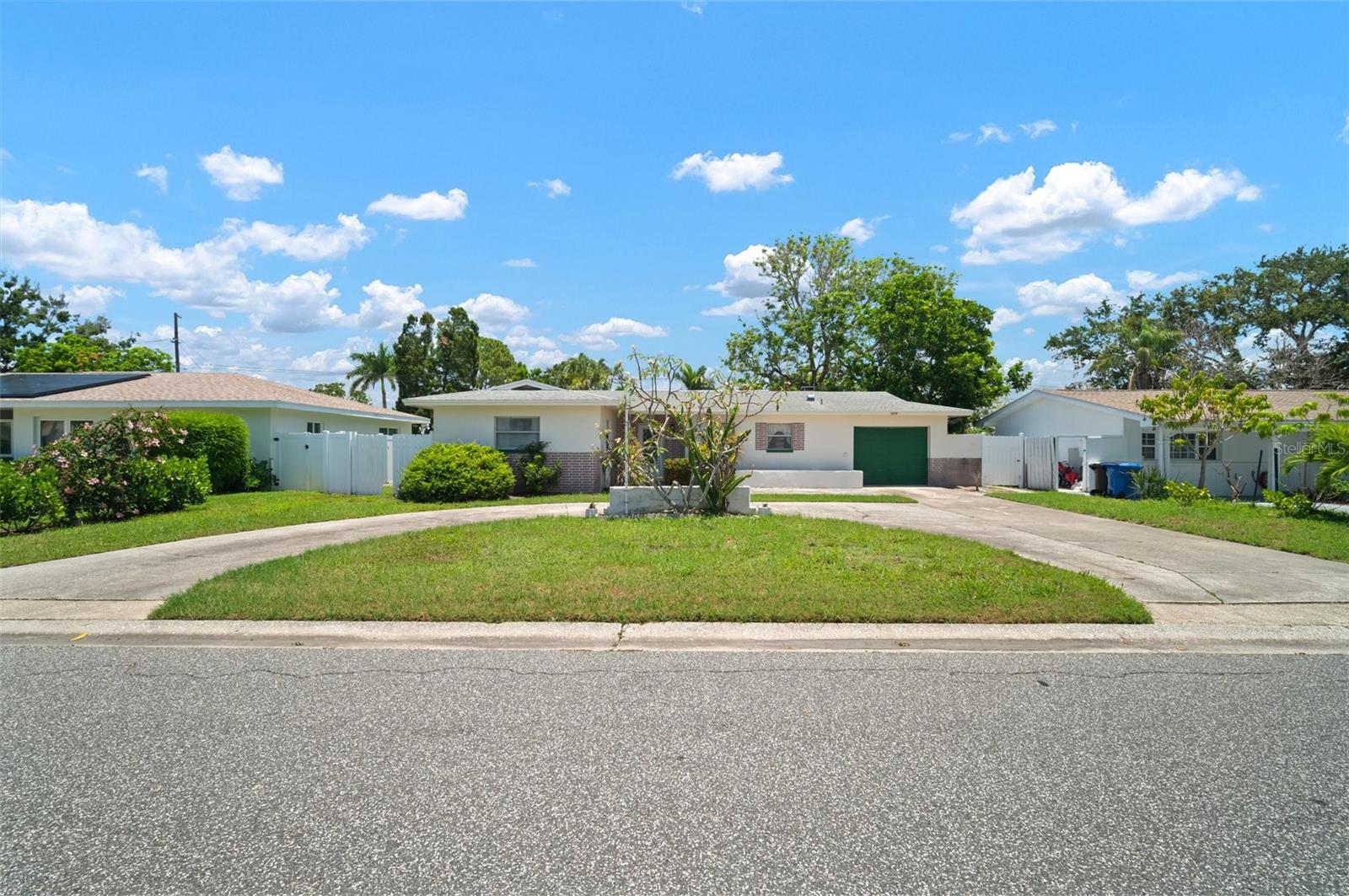 Image 3 of 51 For 2502 Tropical Shores Drive Se