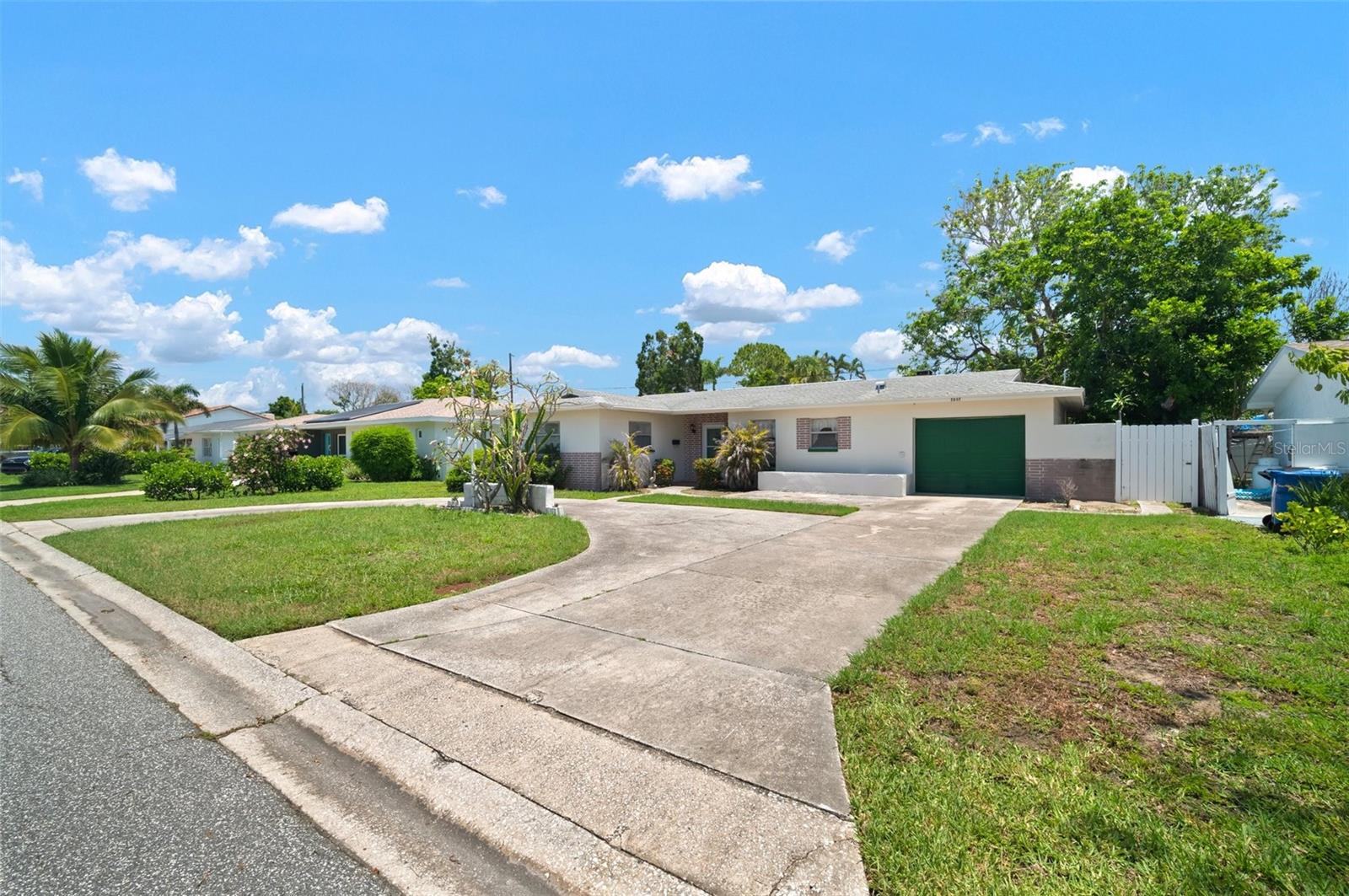 Image 4 of 51 For 2502 Tropical Shores Drive Se