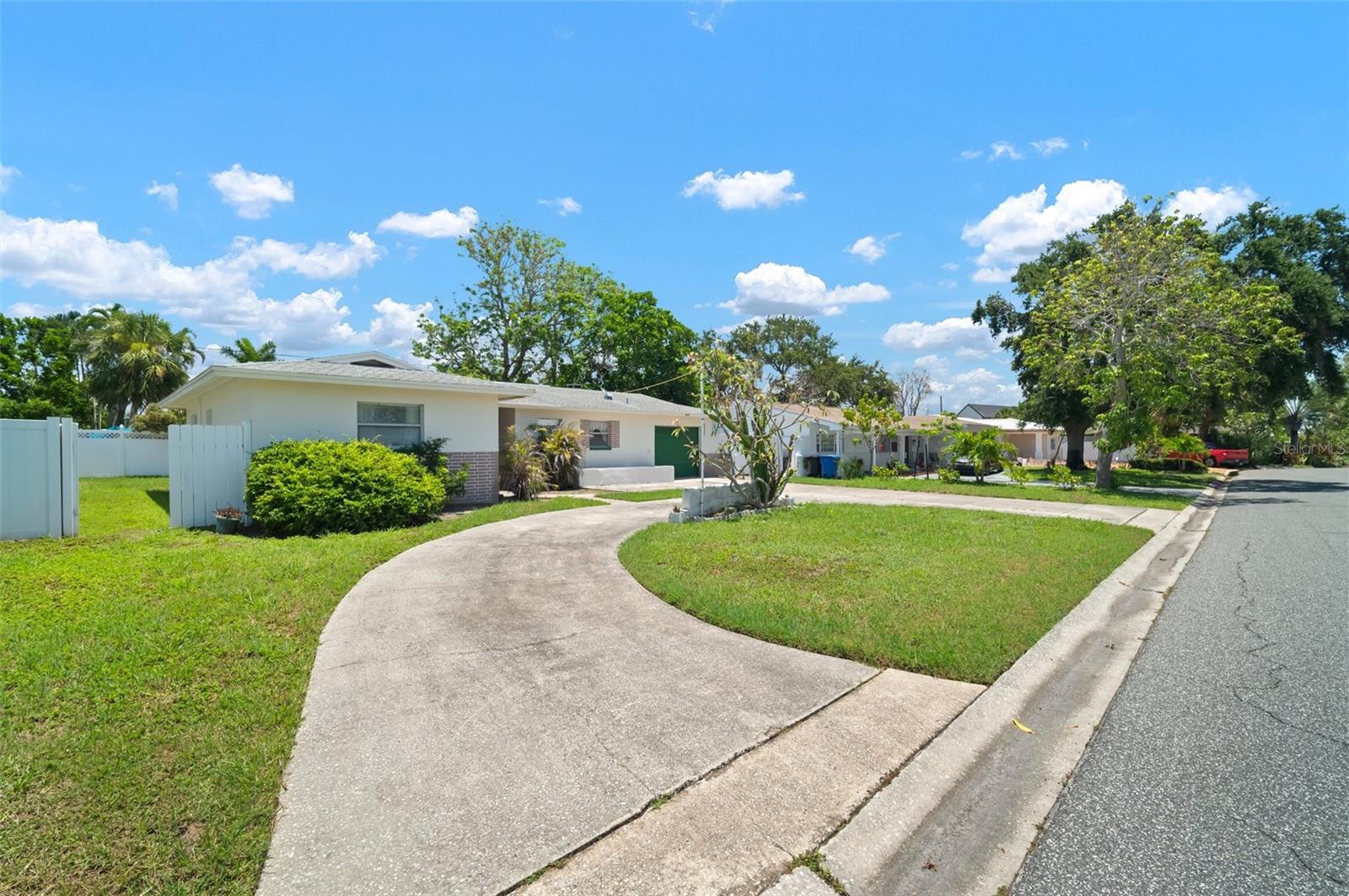 Image 5 of 51 For 2502 Tropical Shores Drive Se