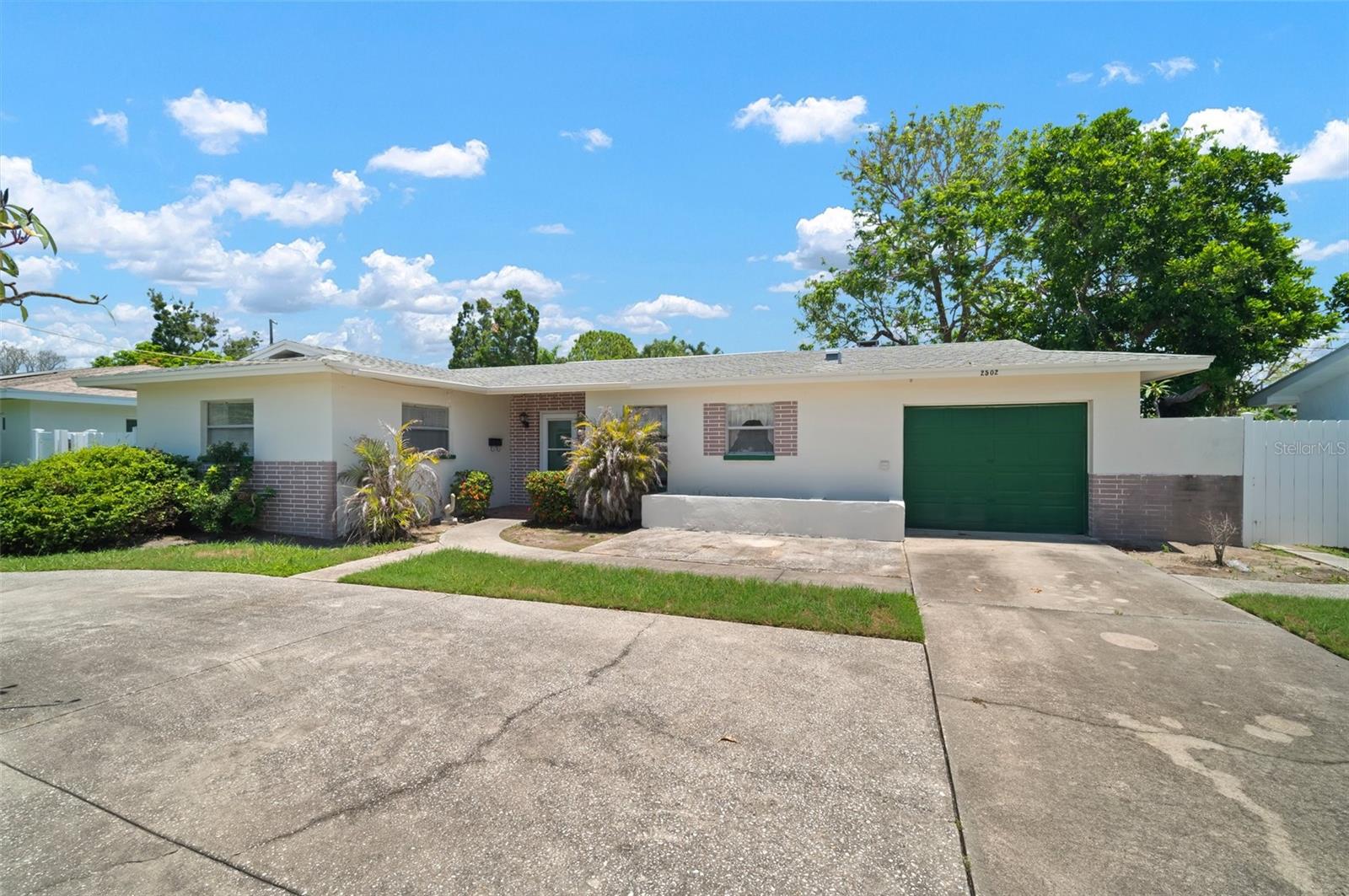 Image 6 of 51 For 2502 Tropical Shores Drive Se