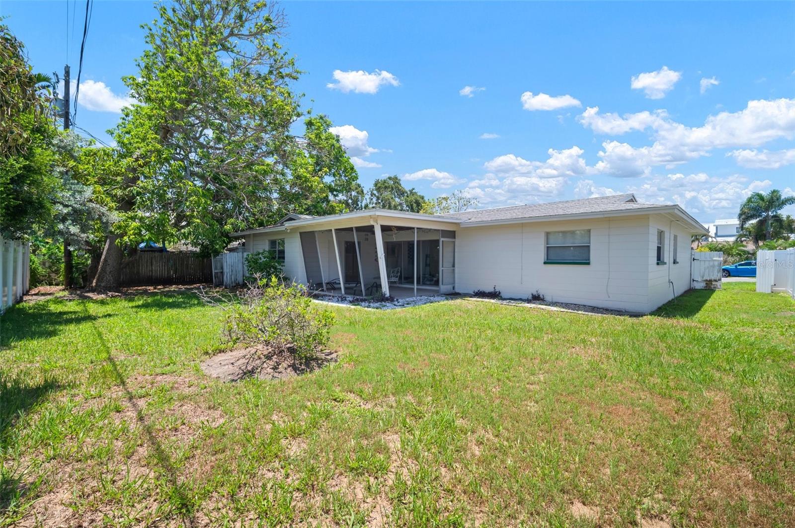 Image 8 of 51 For 2502 Tropical Shores Drive Se