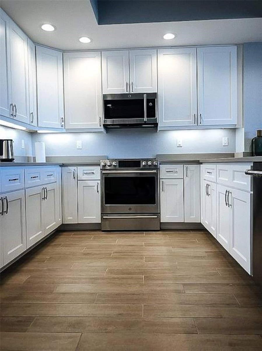 Image 5 of 22 For 706 Bayway Boulevard 502