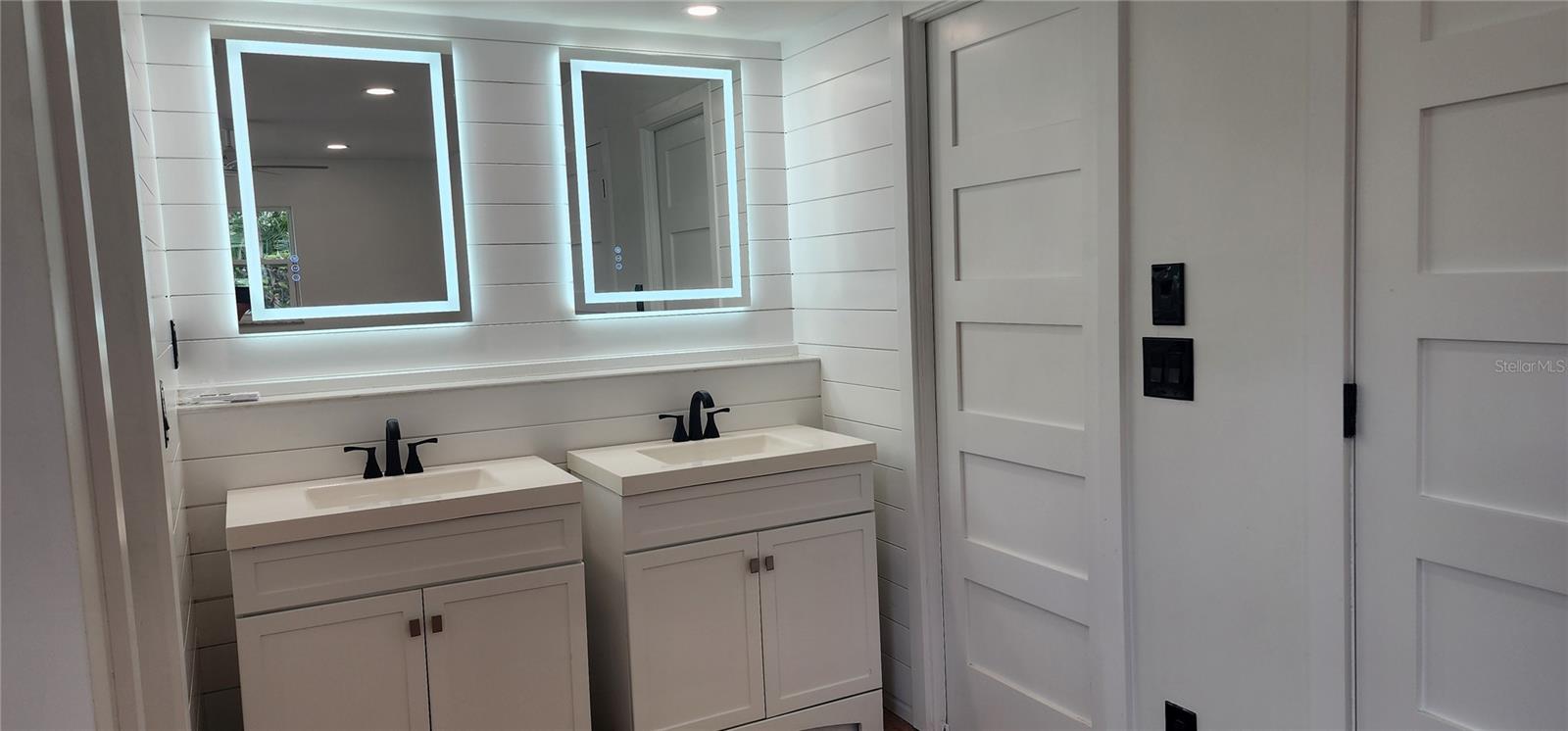 Image 20 of 21 For 1027 Fountainhead Drive