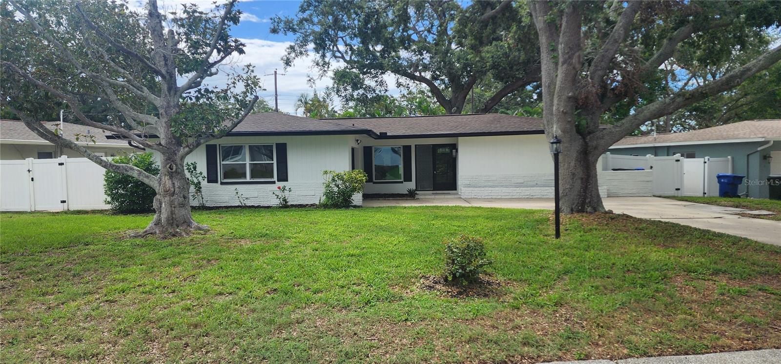 Image 3 of 21 For 1027 Fountainhead Drive