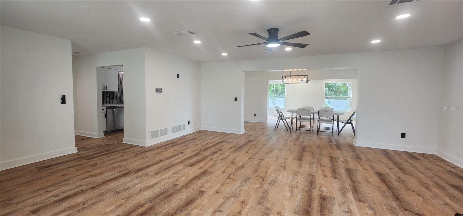 Image 5 of 21 For 1027 Fountainhead Drive