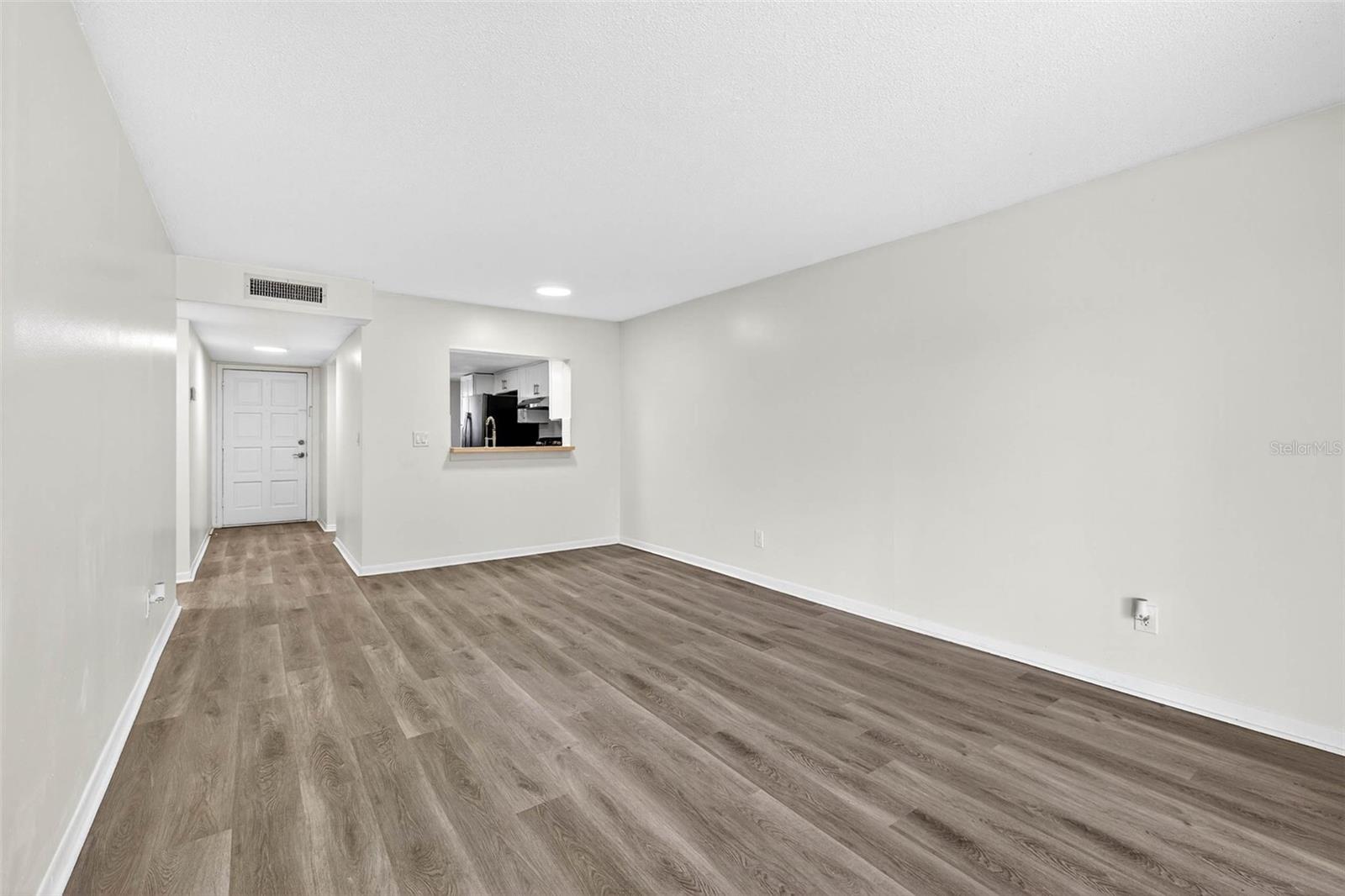 Image 10 of 26 For 6308 Newtown Circle 8b3