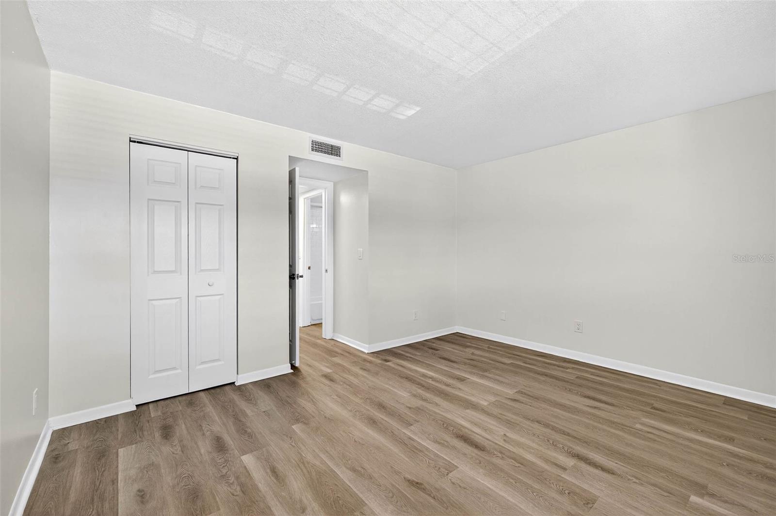 Image 13 of 26 For 6308 Newtown Circle 8b3