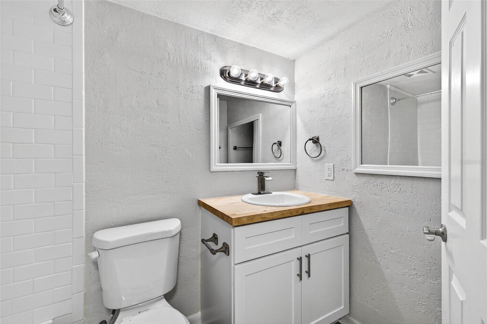 Image 14 of 26 For 6308 Newtown Circle 8b3