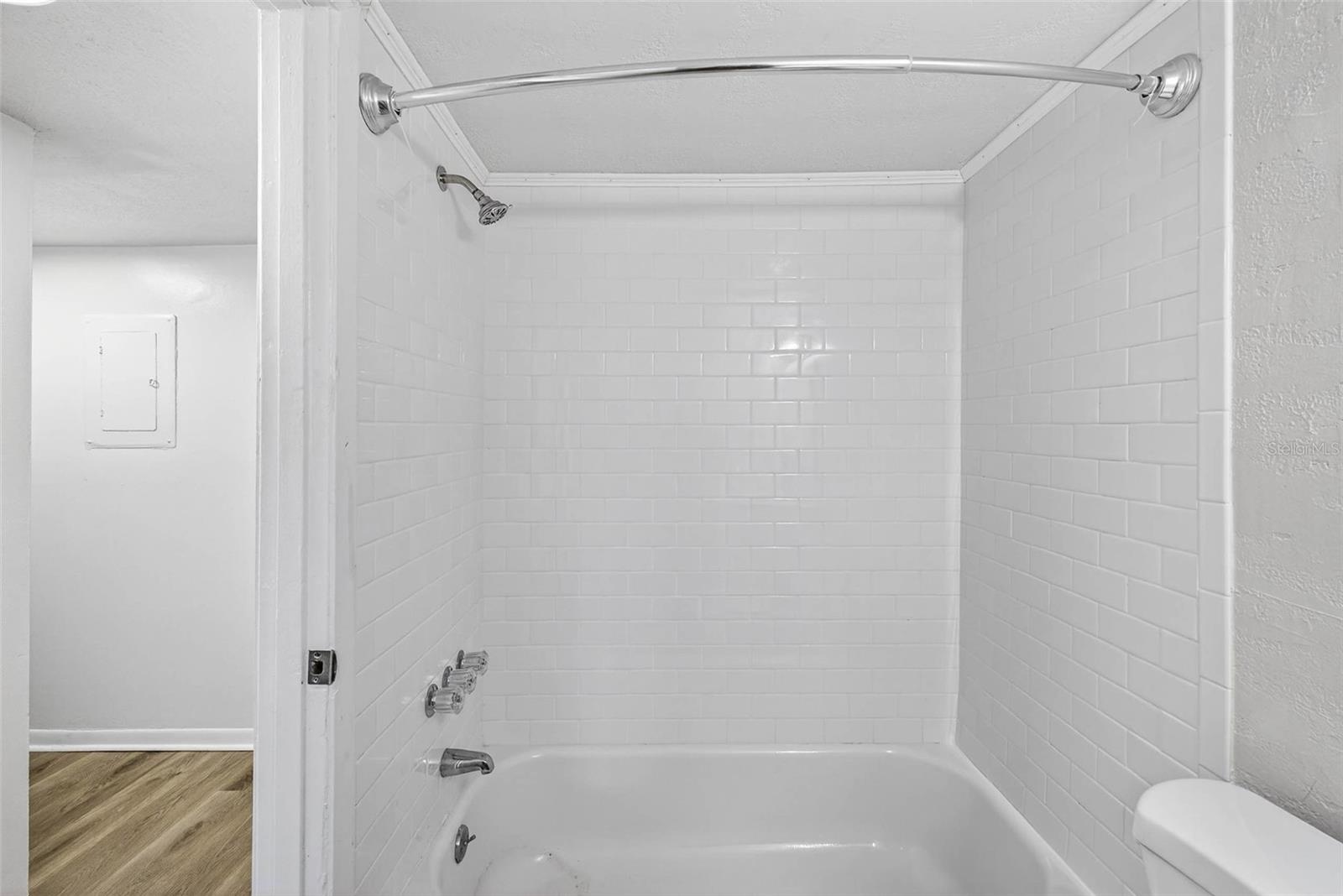 Image 15 of 26 For 6308 Newtown Circle 8b3