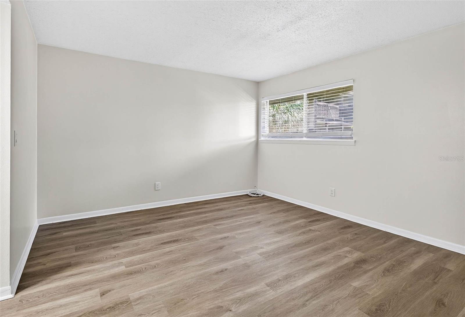 Image 17 of 26 For 6308 Newtown Circle 8b3