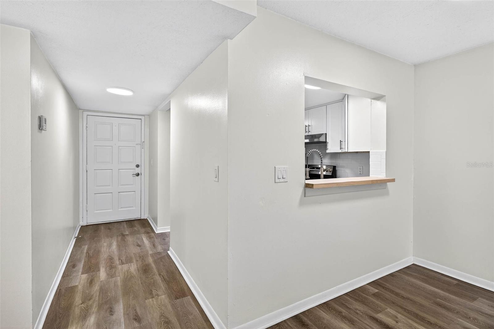 Image 4 of 26 For 6308 Newtown Circle 8b3