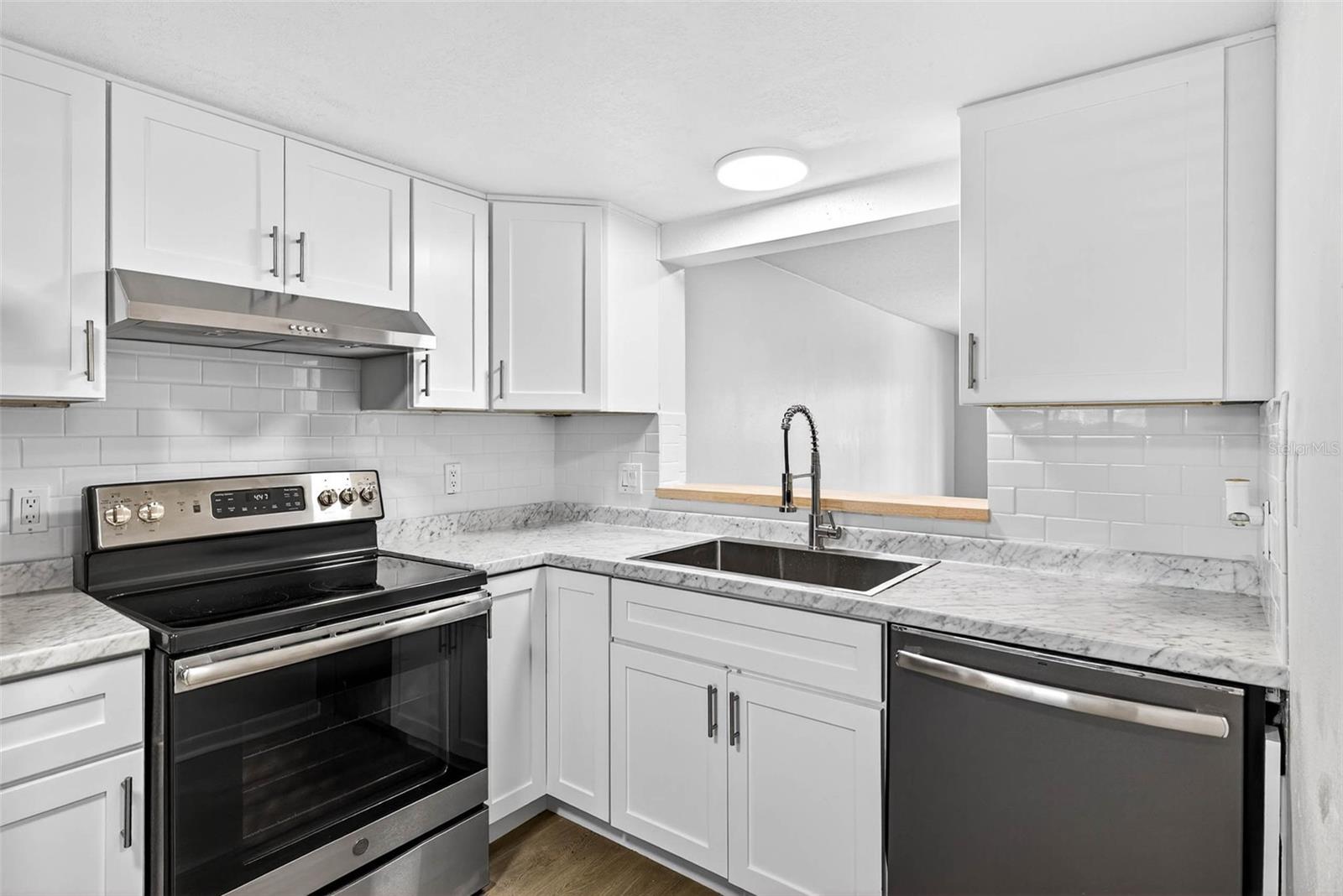 Image 5 of 26 For 6308 Newtown Circle 8b3