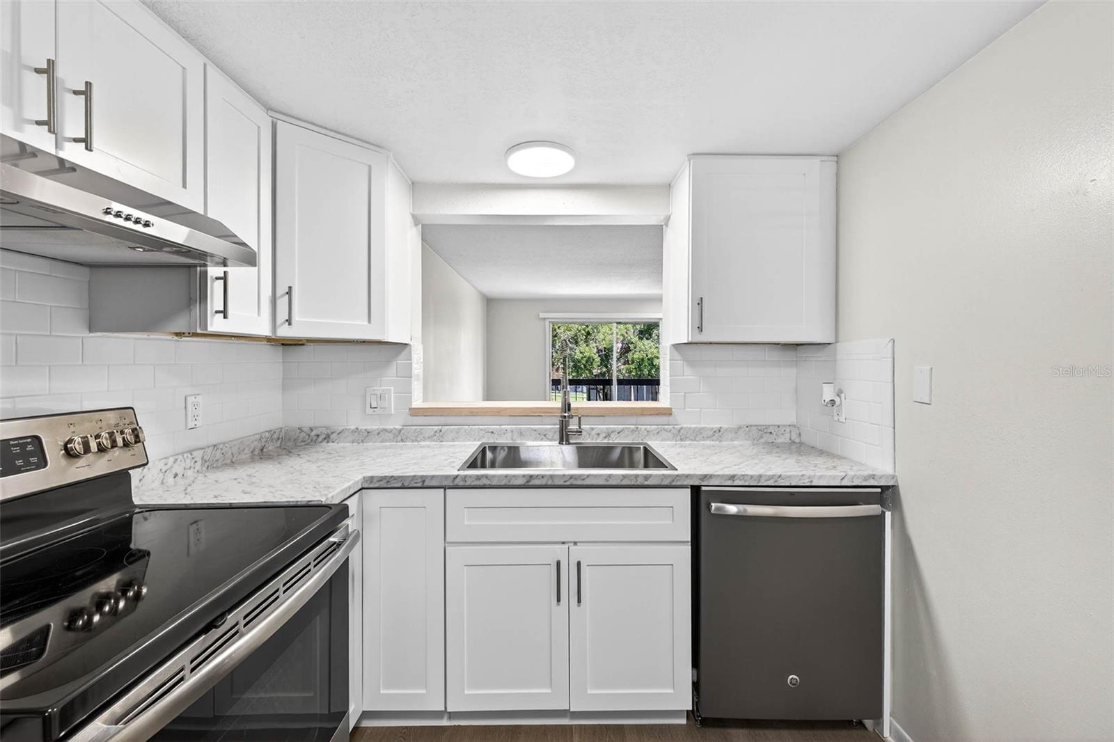 Image 6 of 26 For 6308 Newtown Circle 8b3