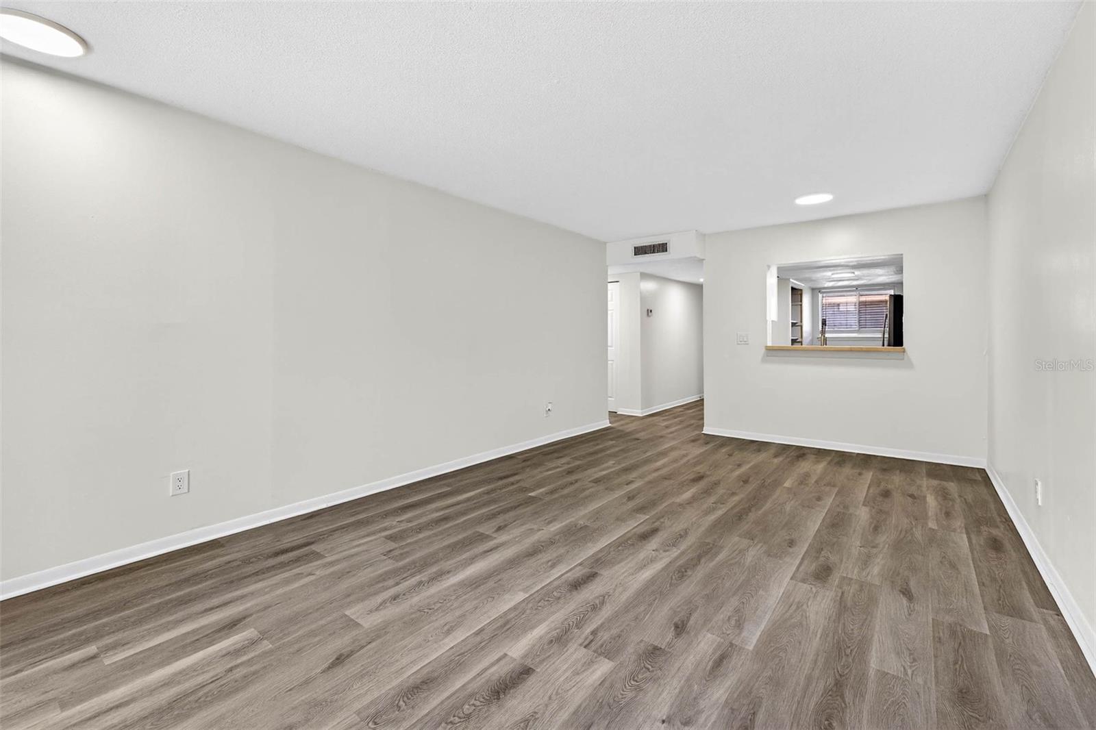 Image 9 of 26 For 6308 Newtown Circle 8b3