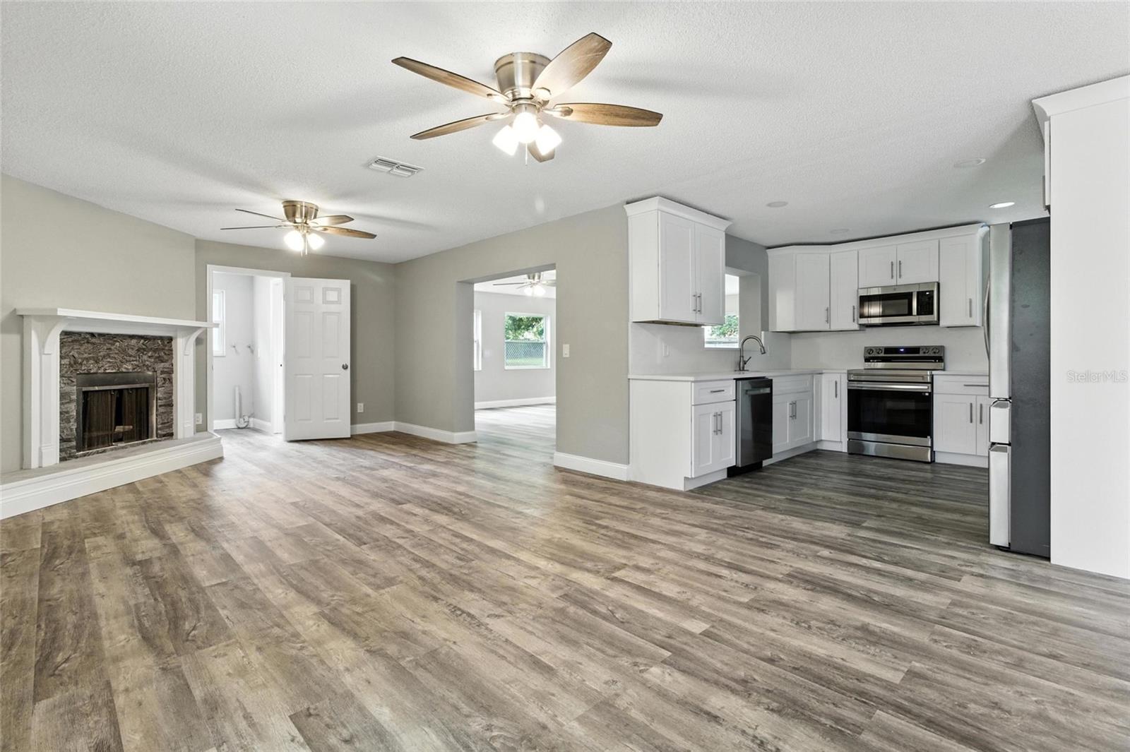 Listing photo id 30 for 105 Dunbridge Drive