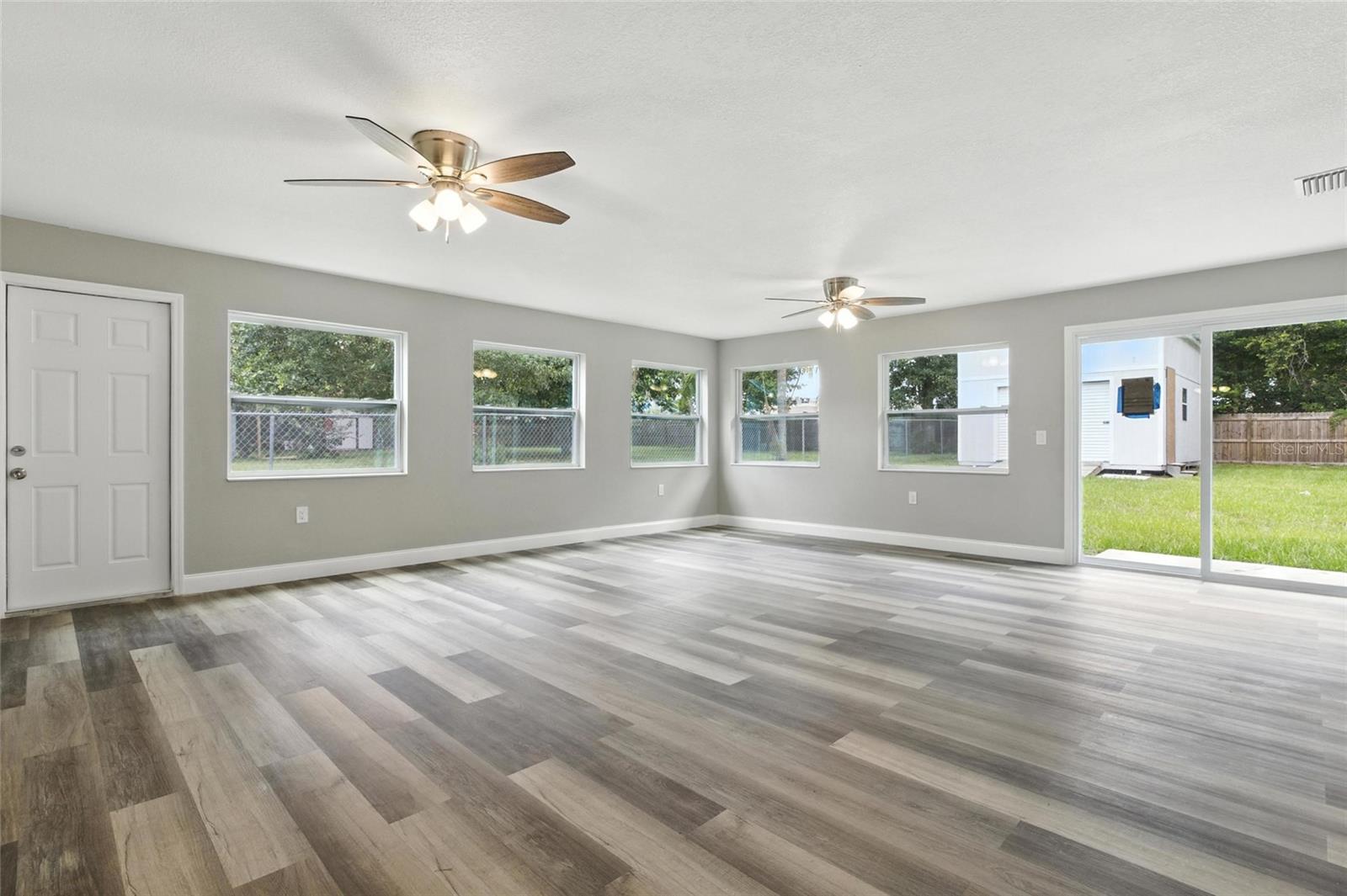 Listing photo id 33 for 105 Dunbridge Drive
