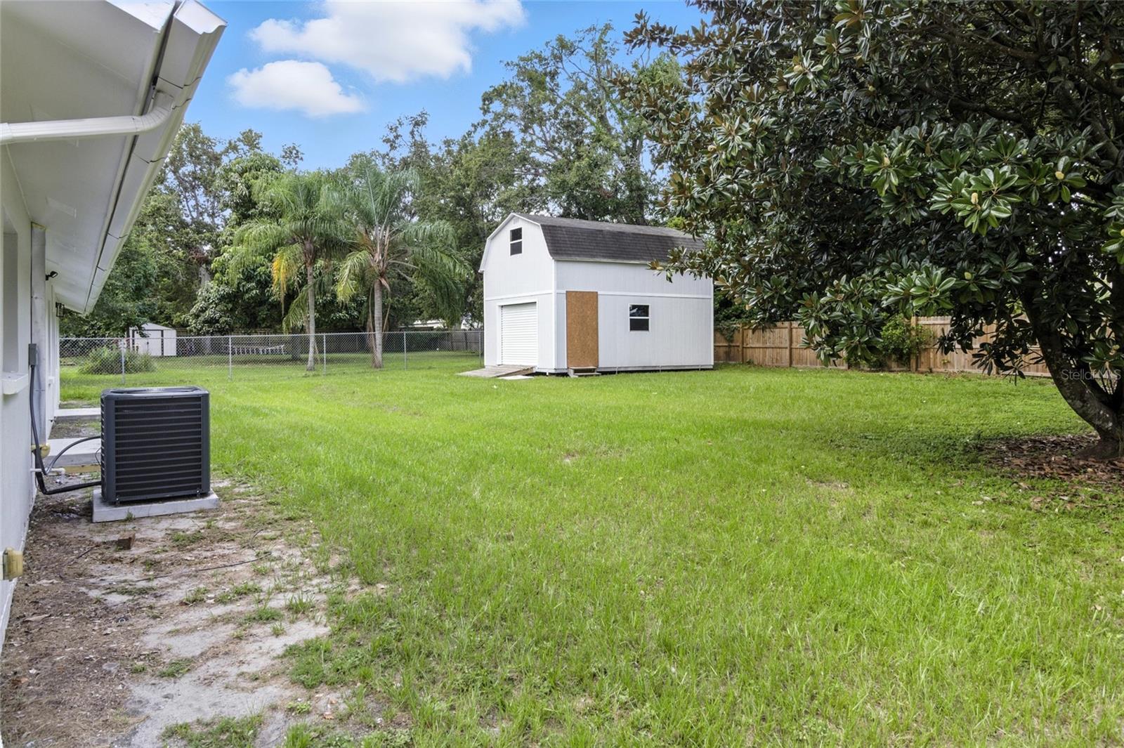 Listing photo id 38 for 105 Dunbridge Drive