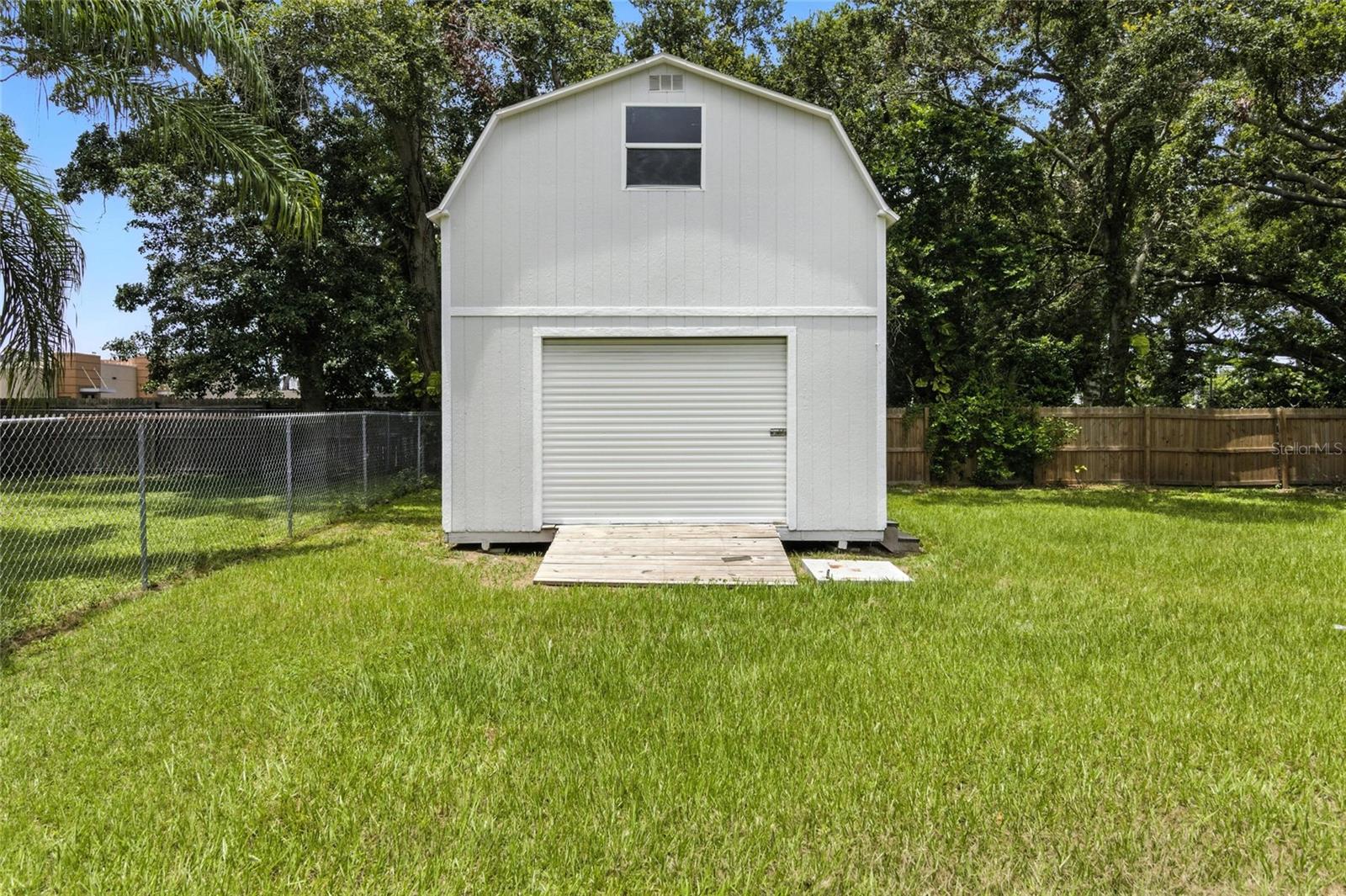Listing photo id 39 for 105 Dunbridge Drive