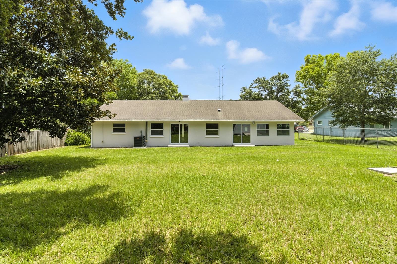 Listing photo id 40 for 105 Dunbridge Drive