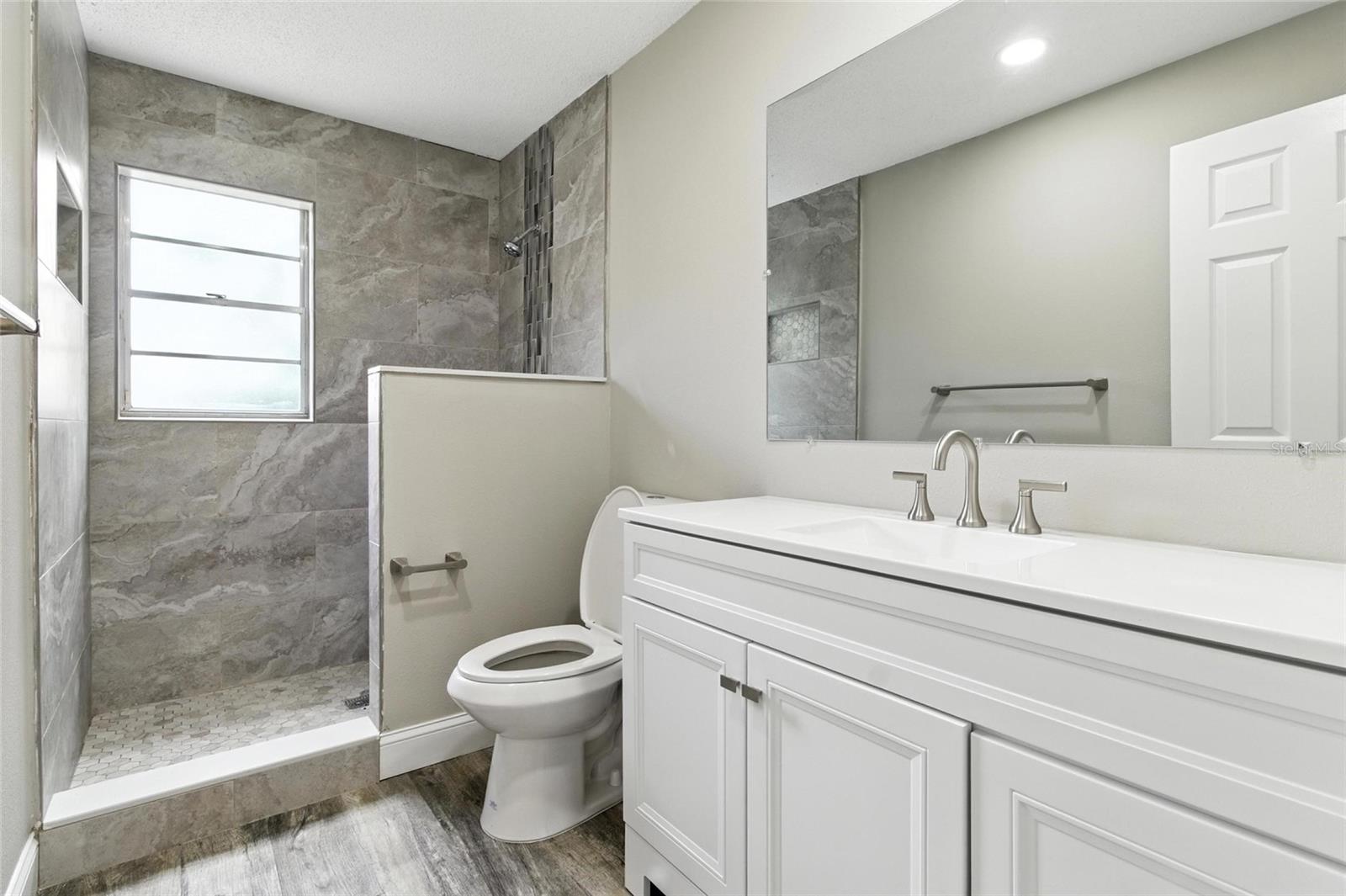Listing photo id 41 for 105 Dunbridge Drive