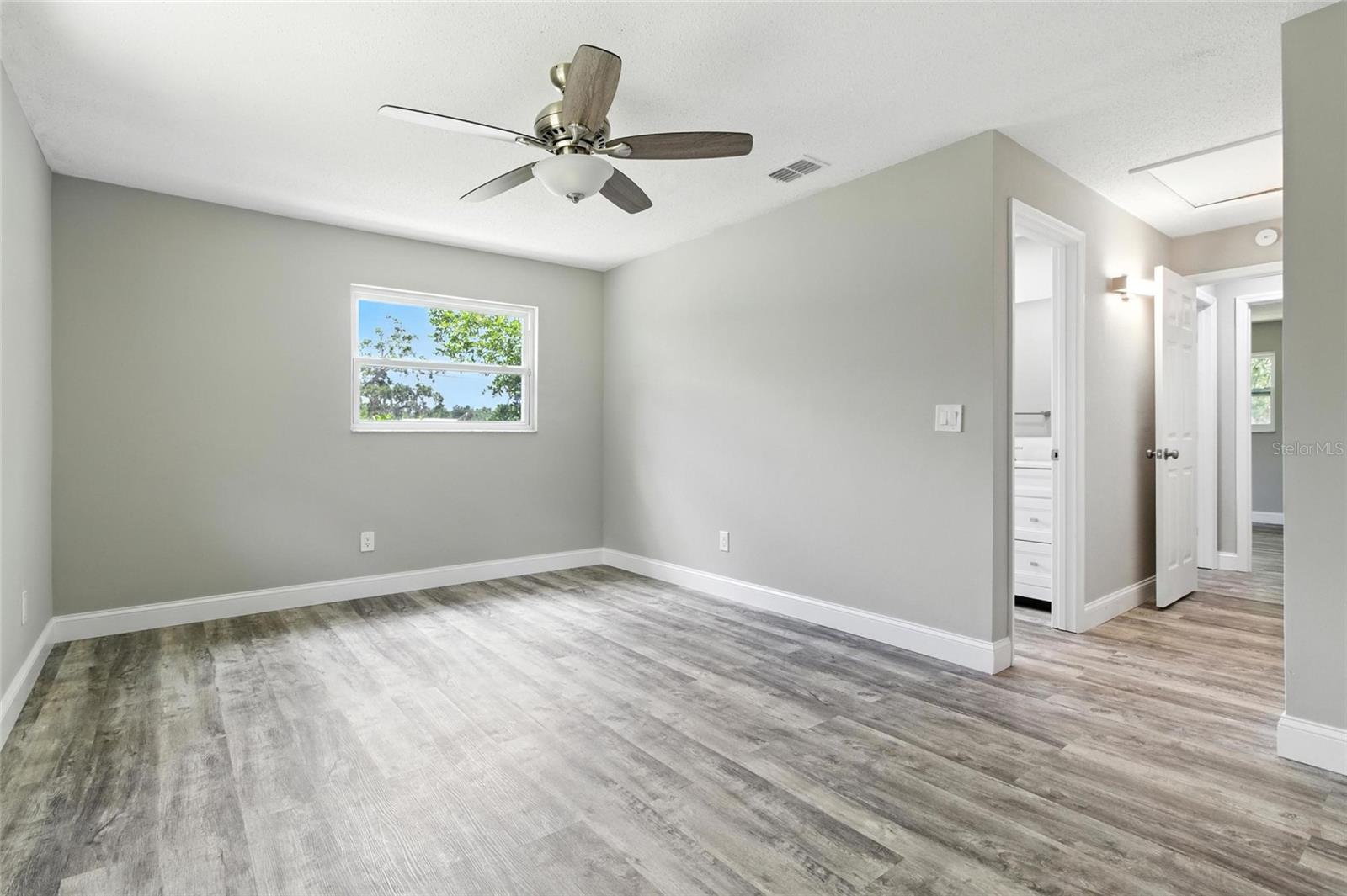 Listing photo id 42 for 105 Dunbridge Drive