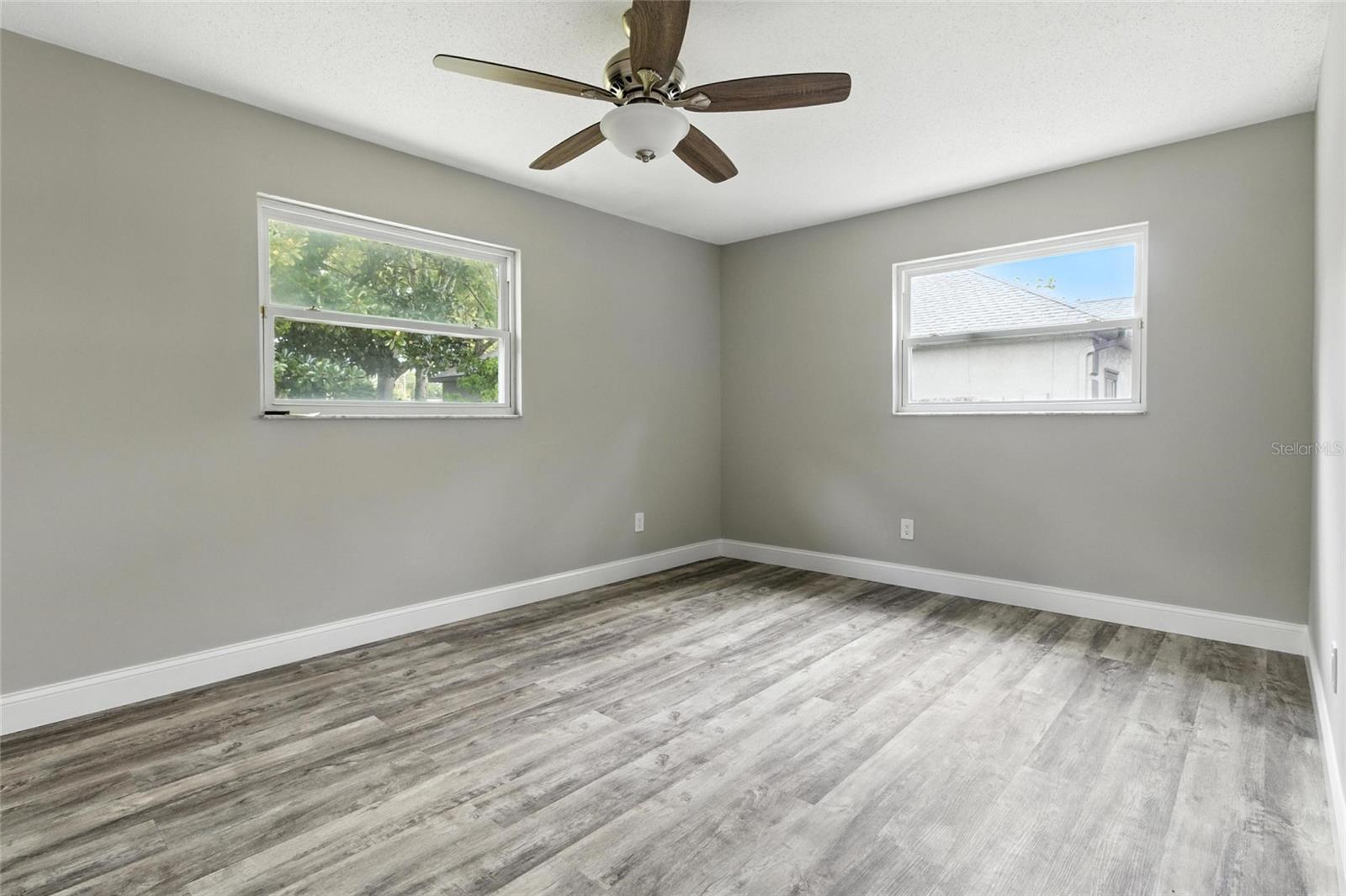Listing photo id 43 for 105 Dunbridge Drive