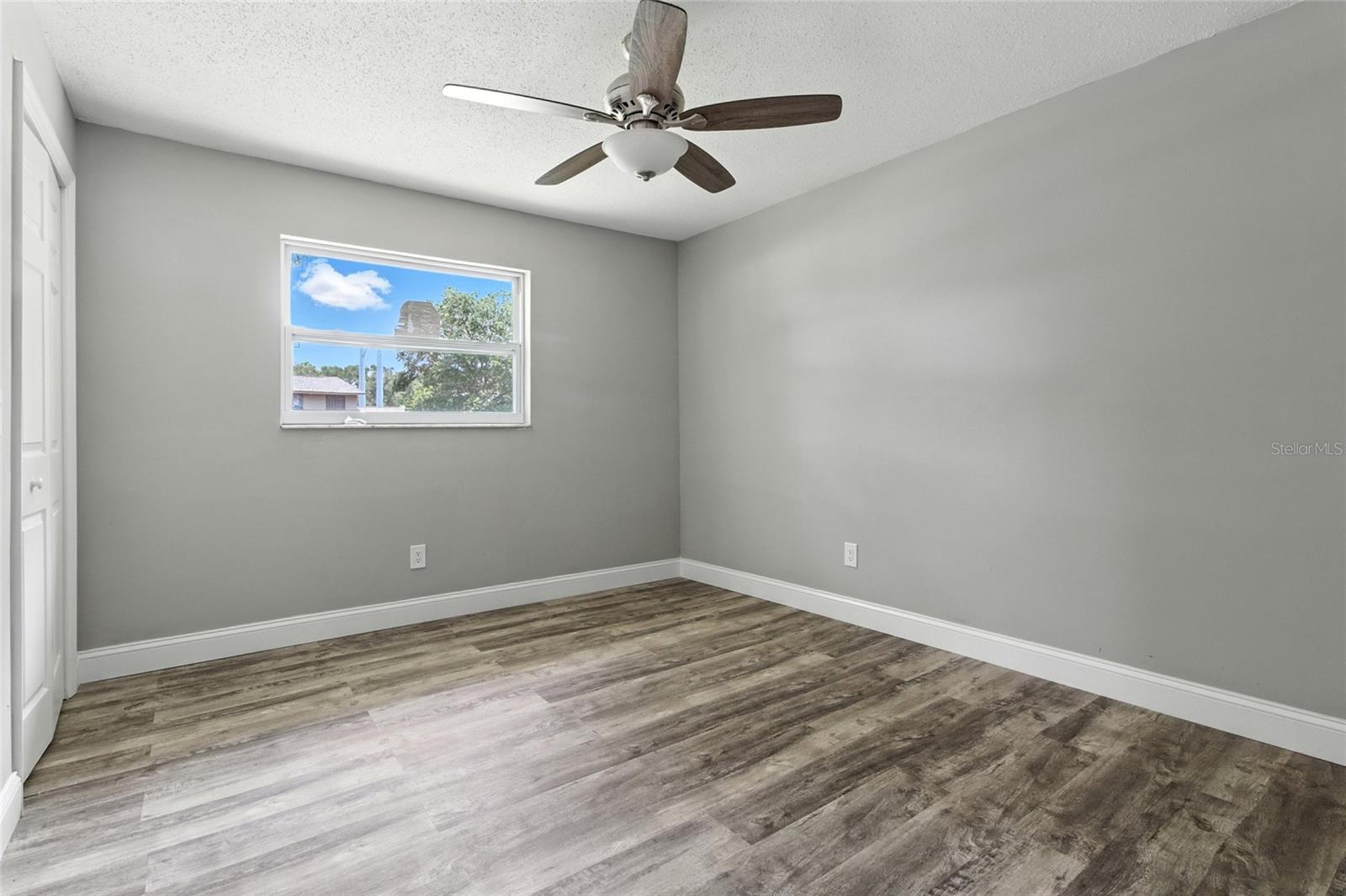 Listing photo id 46 for 105 Dunbridge Drive