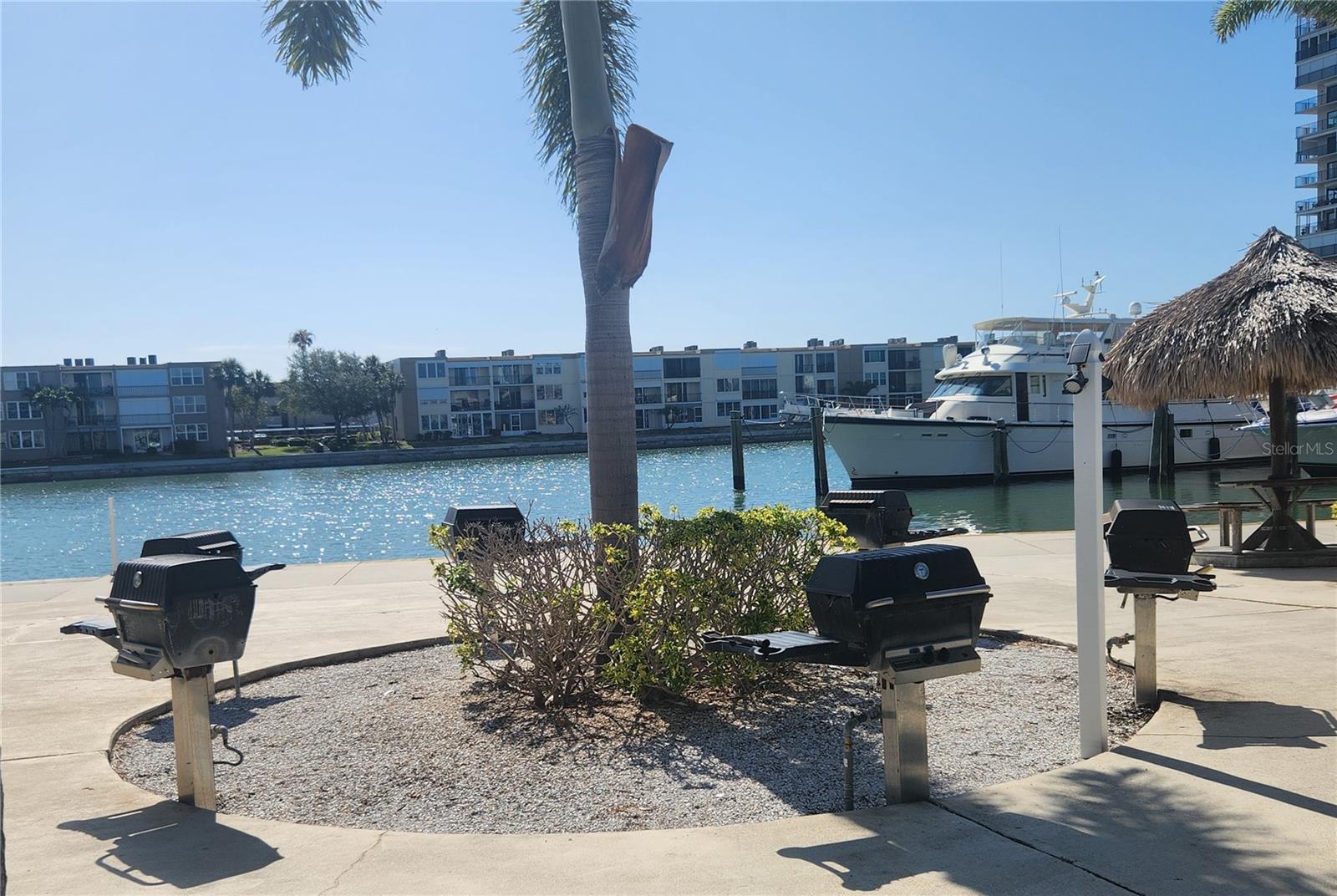 Image 20 of 27 For 7645 Sun Island Drive S 207