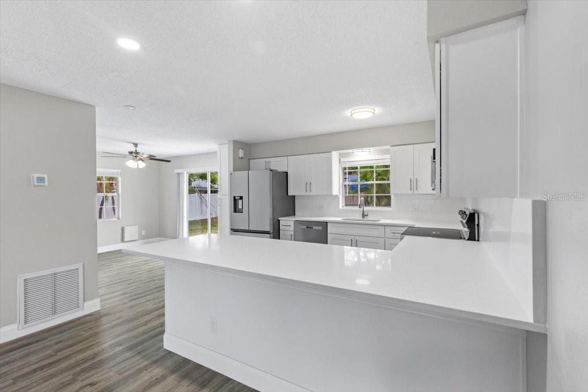 Image 4 of 43 For 1826 2nd Avenue E