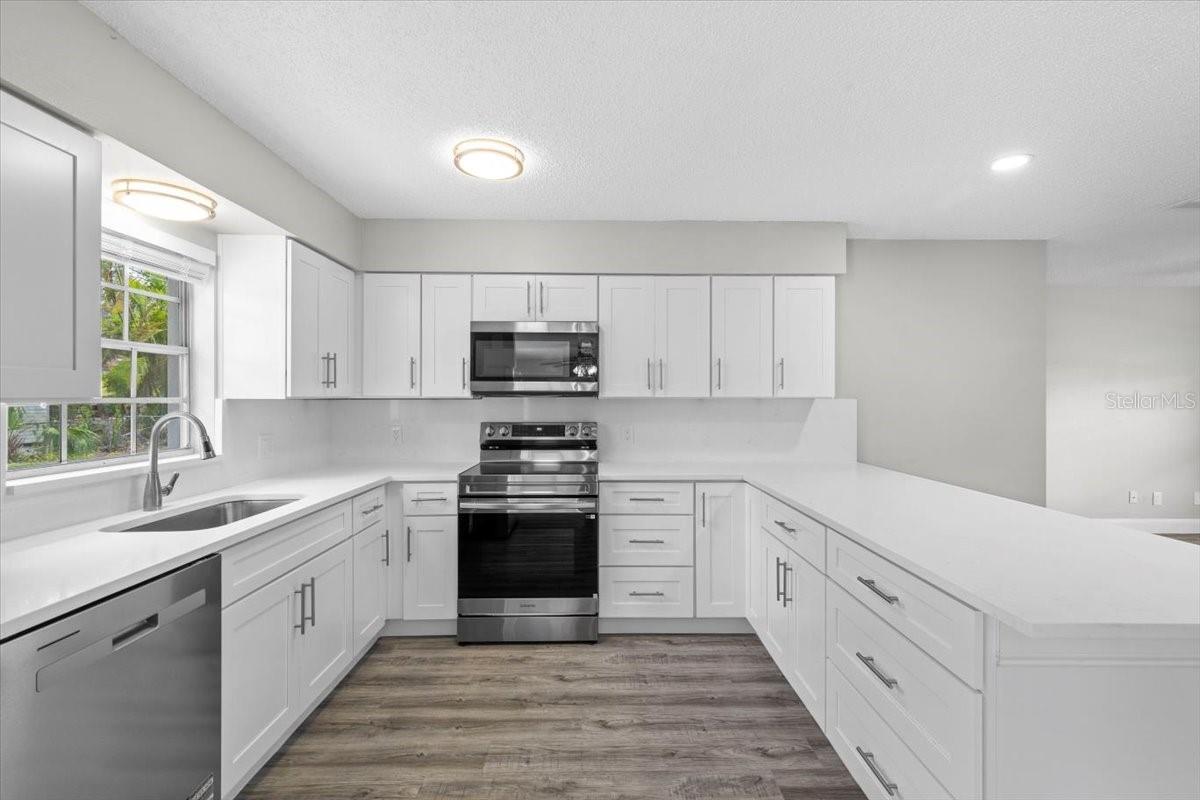 Image 5 of 43 For 1826 2nd Avenue E