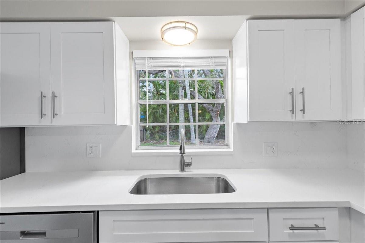 Image 8 of 43 For 1826 2nd Avenue E