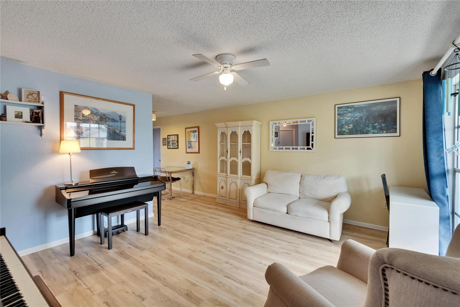 Listing photo id 10 for 3733 Mendocino Street