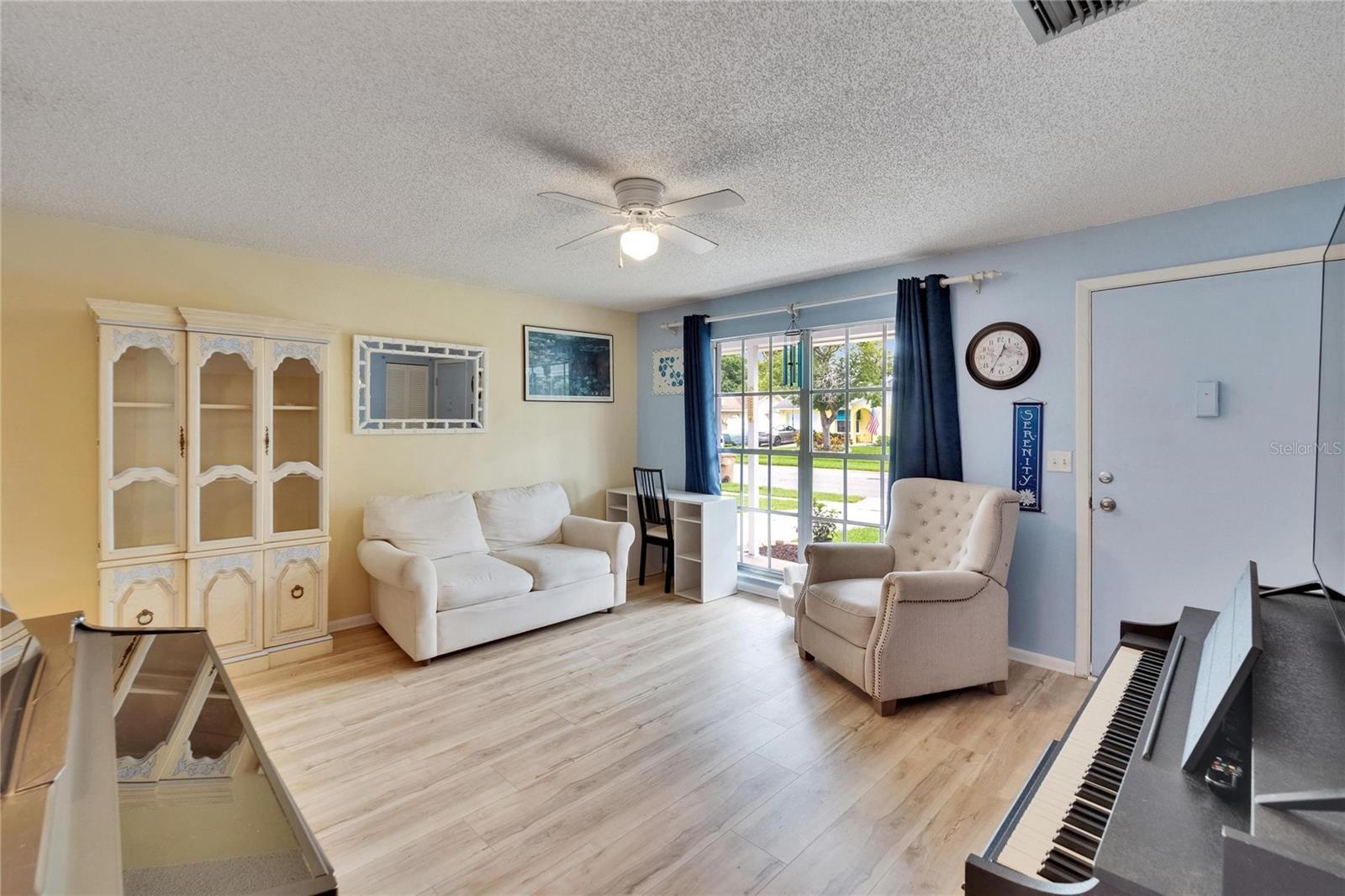 Listing photo id 13 for 3733 Mendocino Street