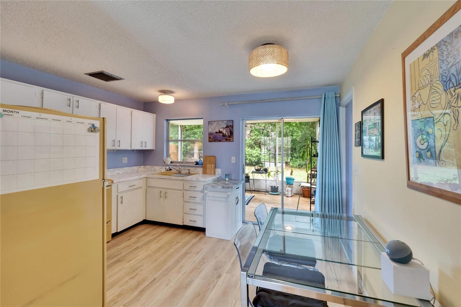 Listing photo id 14 for 3733 Mendocino Street