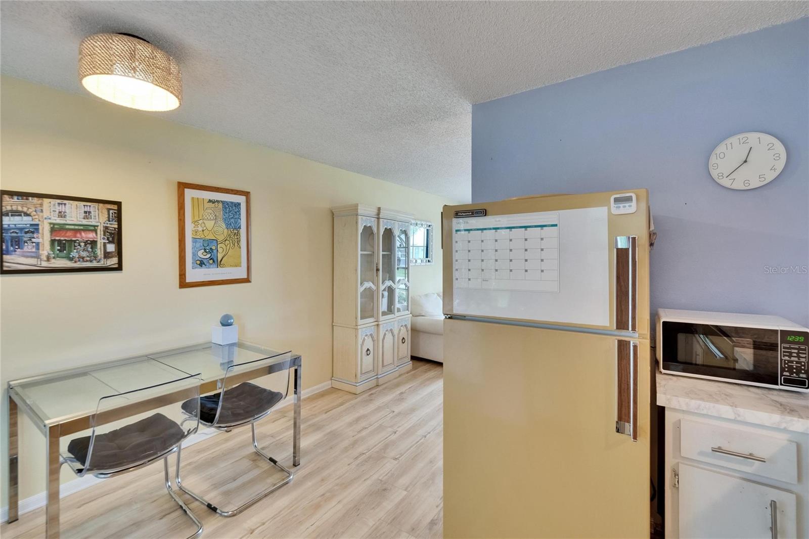 Listing photo id 18 for 3733 Mendocino Street