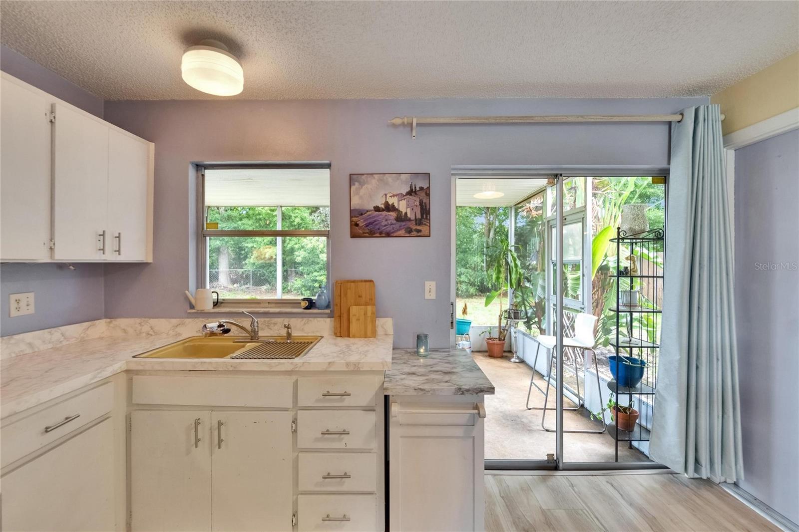 Listing photo id 20 for 3733 Mendocino Street