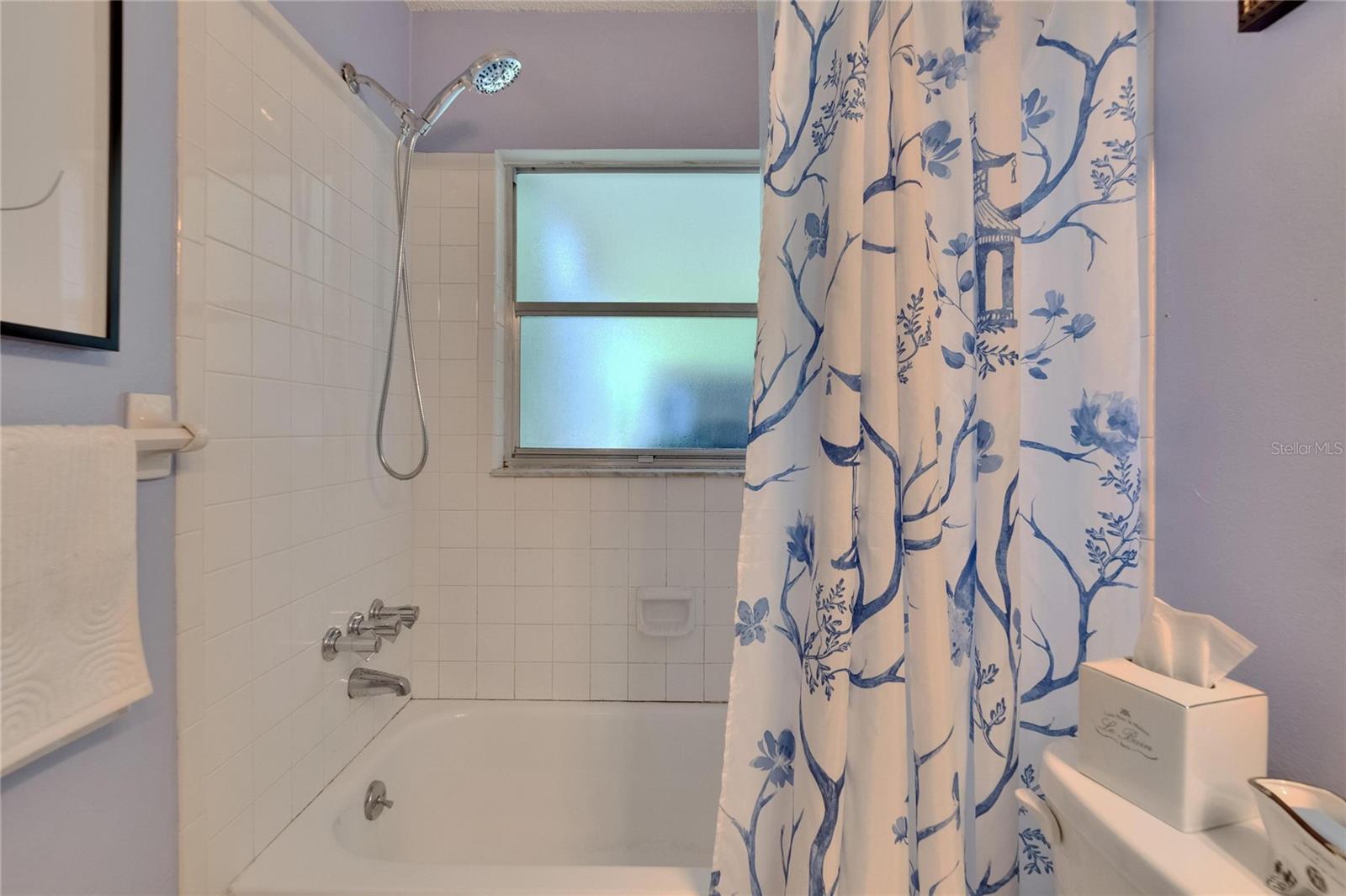 Listing photo id 23 for 3733 Mendocino Street