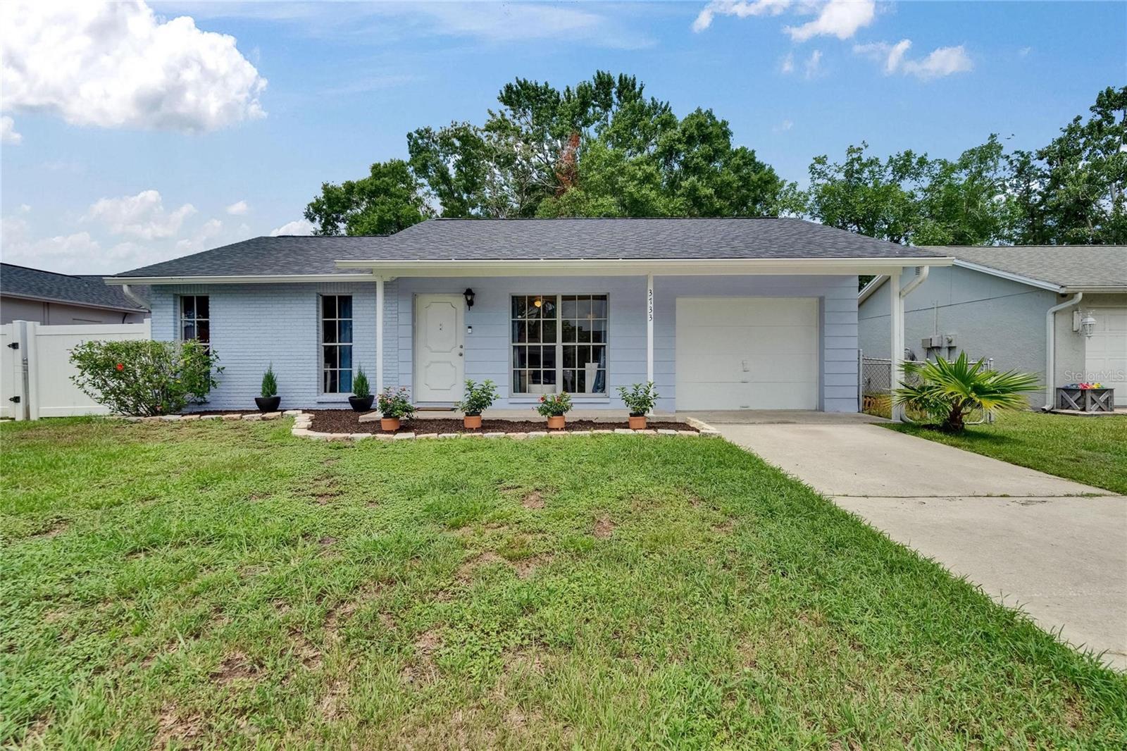 Listing photo id 1 for 3733 Mendocino Street