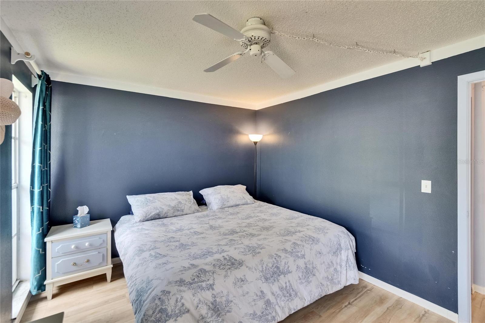 Listing photo id 28 for 3733 Mendocino Street